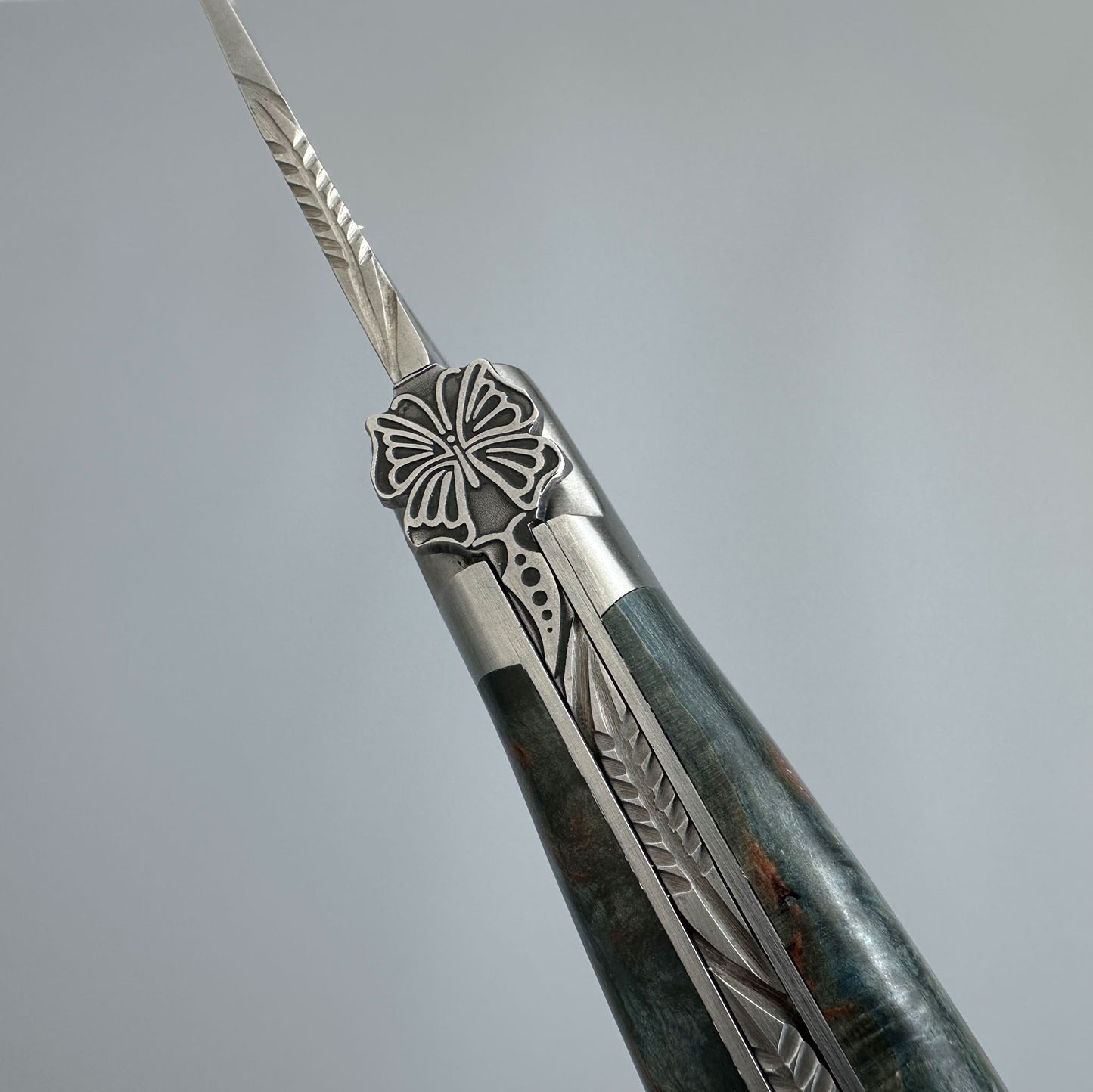 Laguiole en Aubrac 手工爆炸大马士革双层多用途刀，带闪亮枕垫，水牛角手柄，4.75 英寸