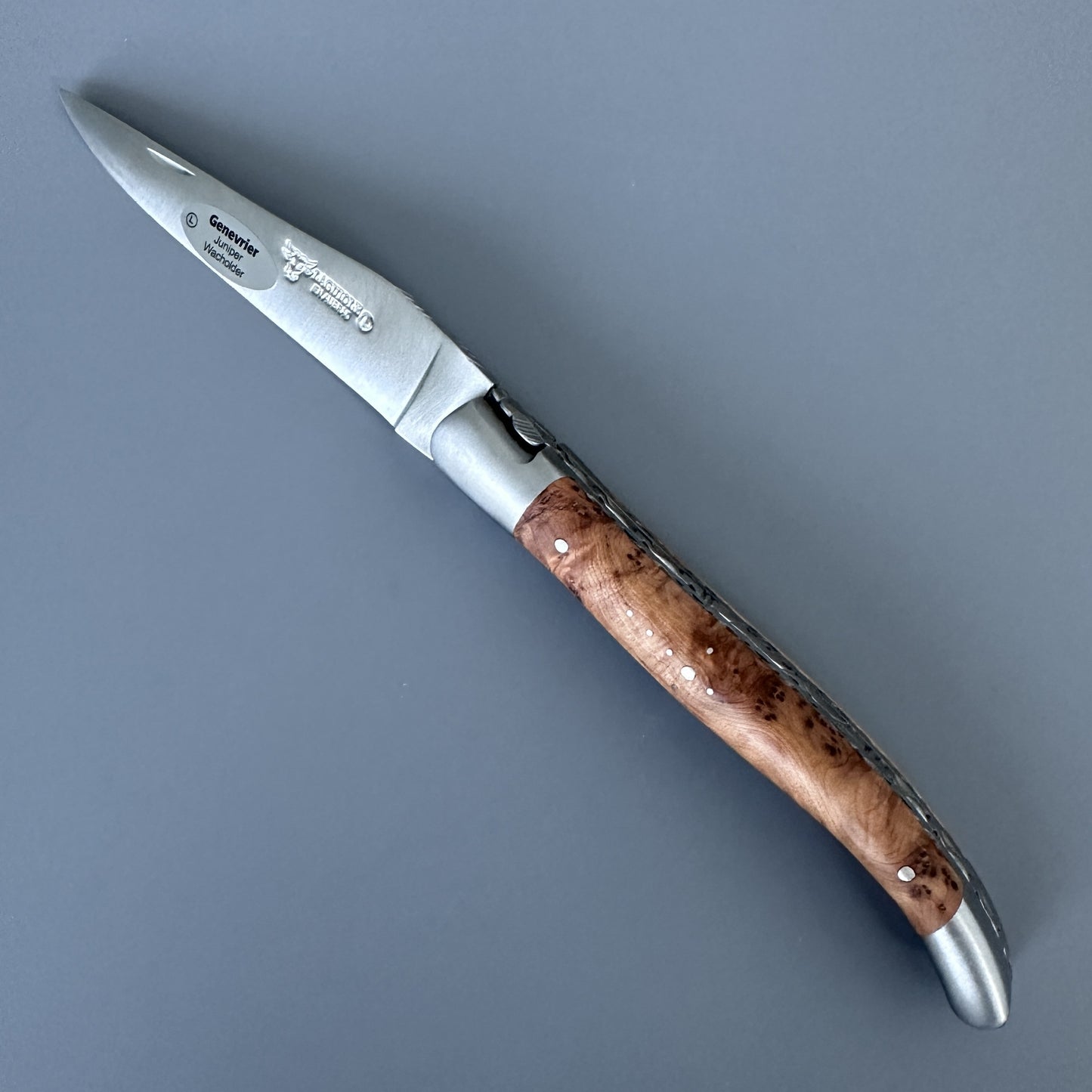 Laguiole en Aubrac 手工制作的双层多用途刀不锈钢枕套，杜松手柄，4.75 英寸