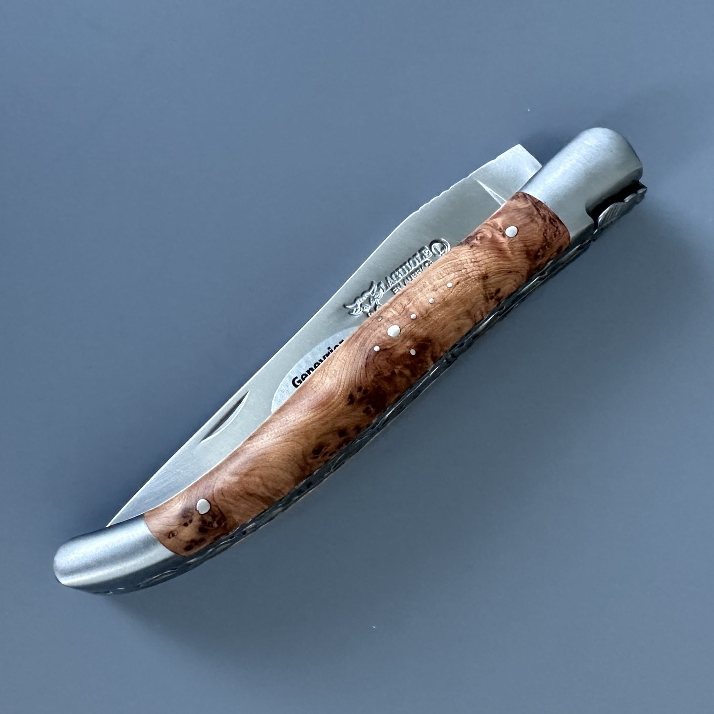Laguiole en Aubrac 手工制作的双层多用途刀不锈钢枕套，杜松手柄，4.75 英寸