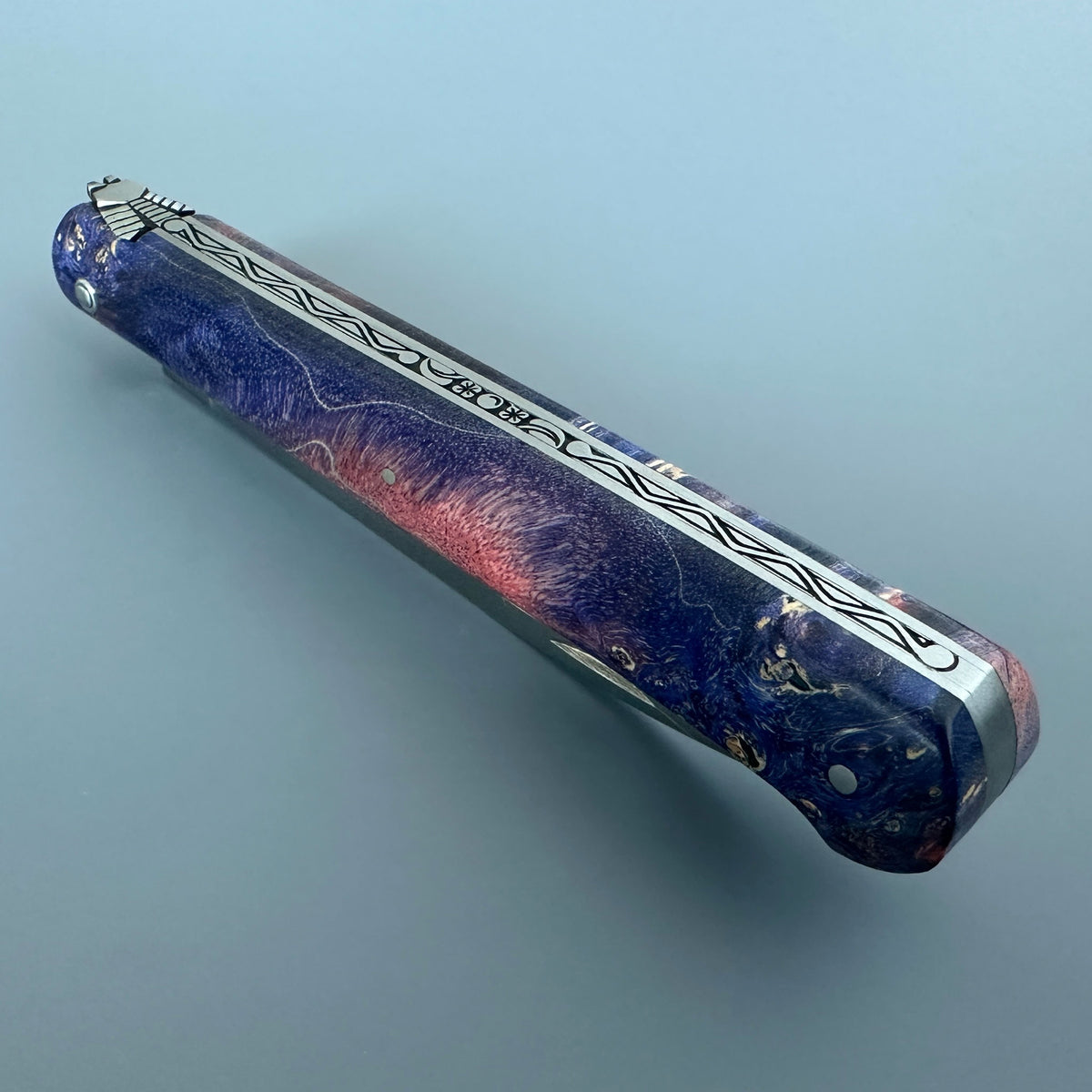 Laguiole en Aubrac Belle Pièce Droit — Stabilized Elder Burl Handle, Lockback Folding Knife