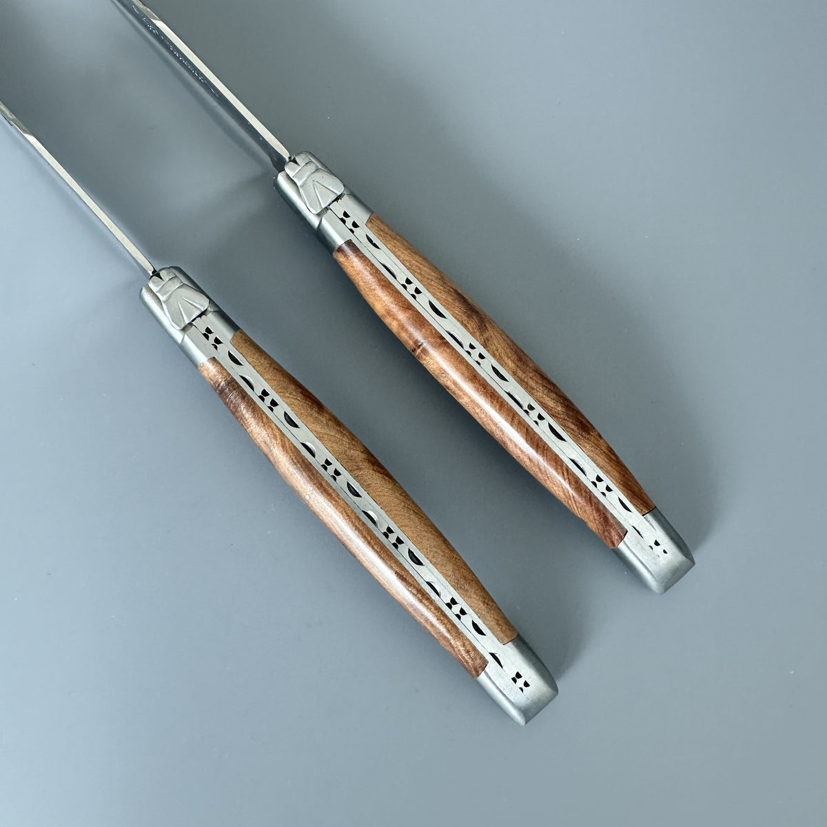 Laguiole en Aubrac Handcrafted 2-Piece Steak Knife Set with Thuya Burl Handles