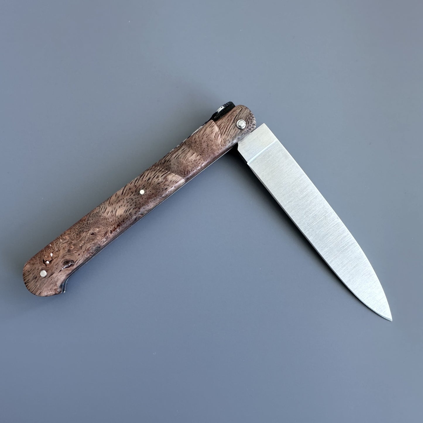 Laguiole en Aubrac Droit series Folding knife showing reverse side.