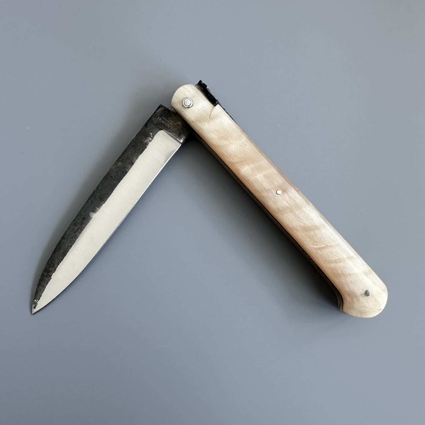Laguiole en Aubrac Belle Droit Folding Knife Special Bee, Ram Crust 4.3"