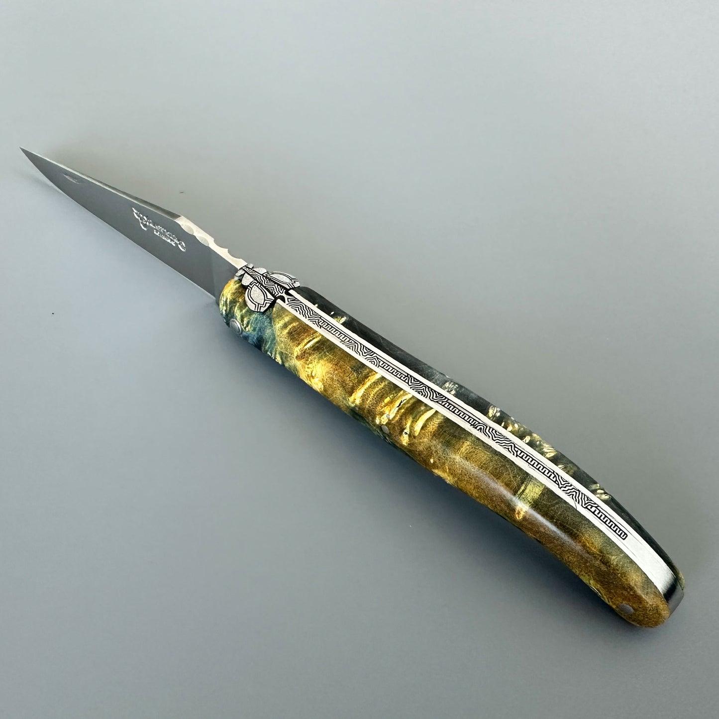 Open Laguiole en Aubrac Belle folding knife with elder burl handle and hand-carved special bee