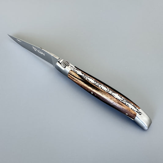 Laguiole en Aubracブラッシュドハンドクラフトラグジュアリーダブルプレートマルチパーパスナイフ、ロイヤルエボニーハンドル、4.75インチ