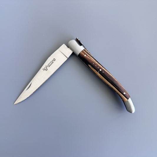 Laguiole en Aubracブラッシュドハンドクラフトラグジュアリーダブルプレートマルチパーパスナイフ、ロイヤルエボニーハンドル、4.75インチ