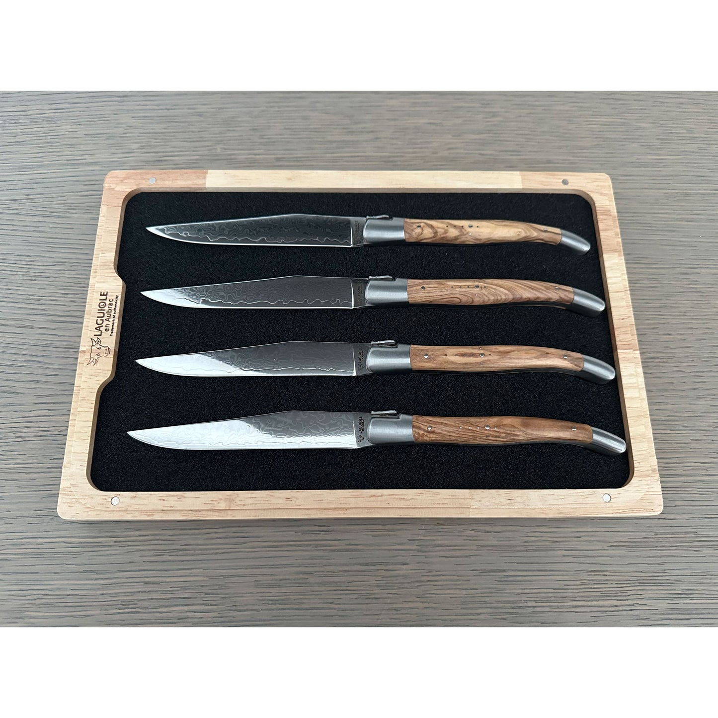 Laguiole en Aubrac طقم سكاكين ستيك مطلية يدويًا مكونة من 6 قطع مع مقابض قرن صلبة