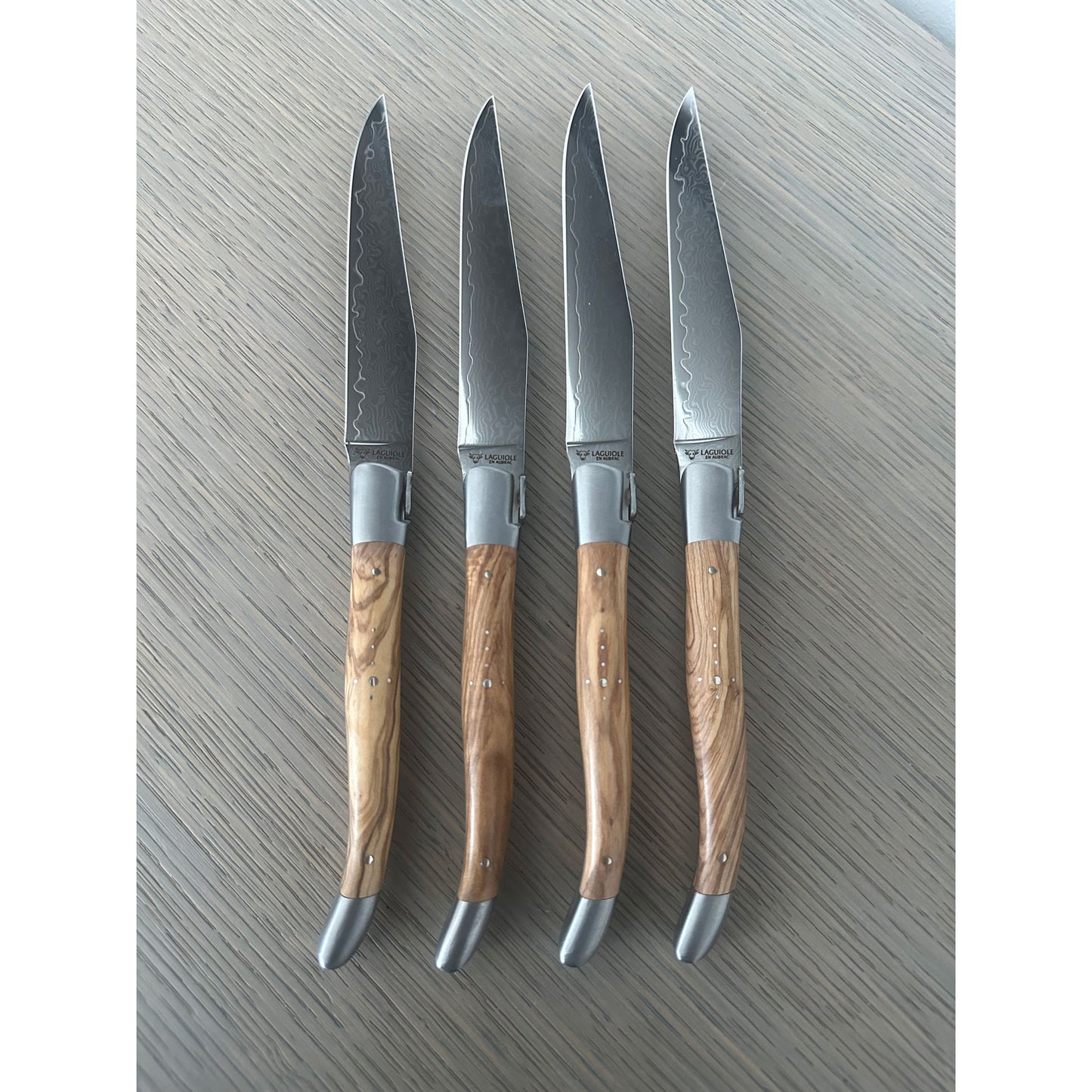 Laguiole en Aubrac طقم سكاكين ستيك مطلية يدويًا مكونة من 6 قطع مع مقابض قرن صلبة