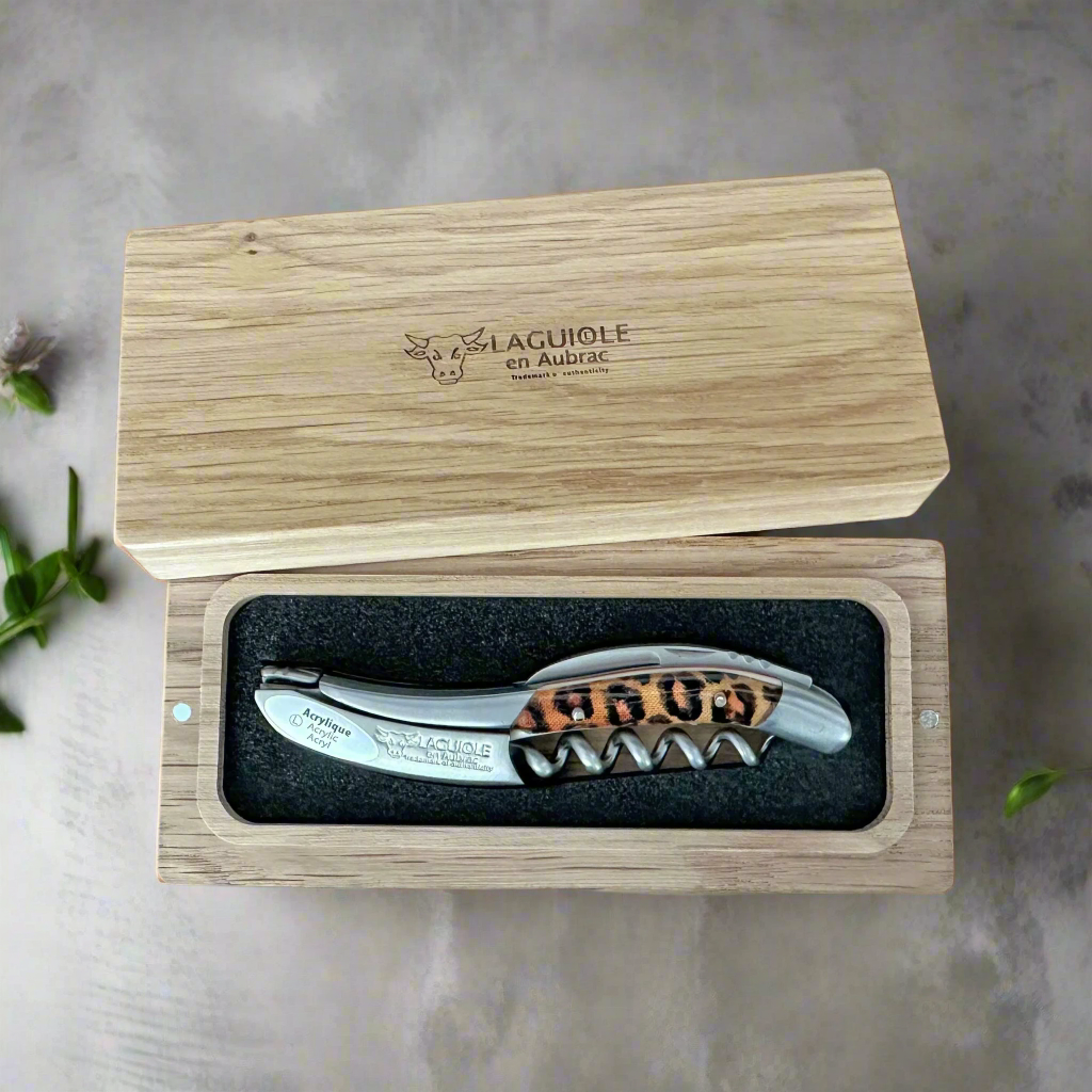 Laguiole en Aubrac 侍酒师服务员带橄榄木手柄的开瓶器