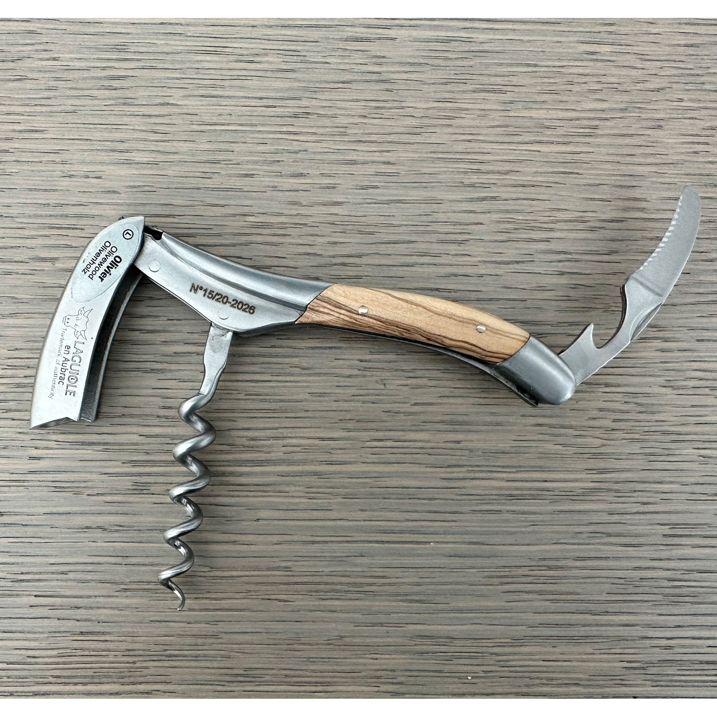 Laguiole En Aubrac DeLuxe No7 Sommelier Waiter's Corkscrew พร้อมด้ามไม้มะเกลือ