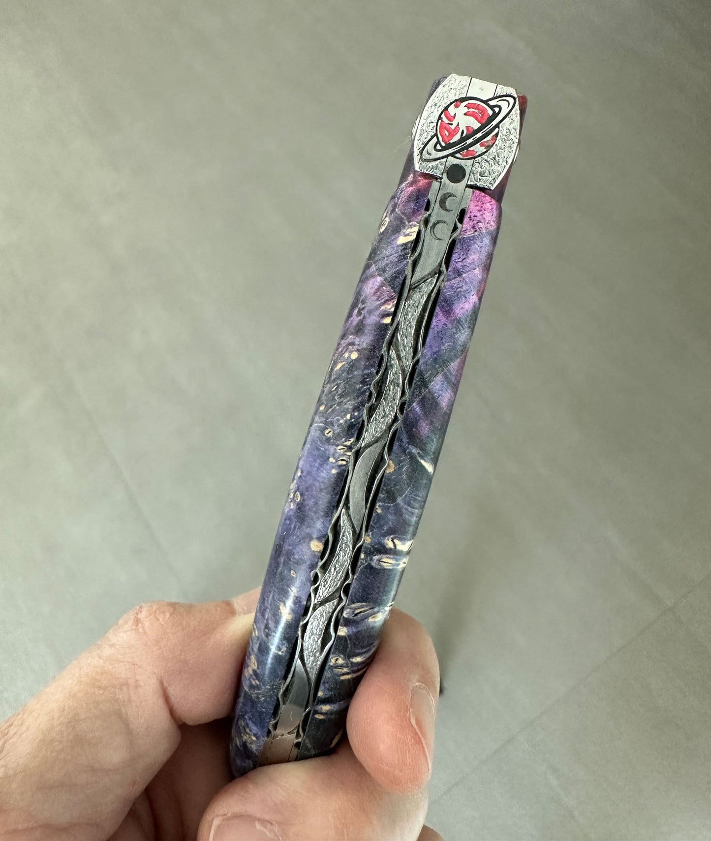 Laguiole en Aubrac Folding Knife Cosmos Series with Saturn Bee, Pink Elder Burl 4.8-in