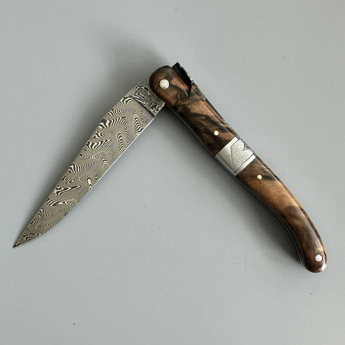 Laguiole en Aubrac Belle Pièce Knife, Walnut Burl & Damascus