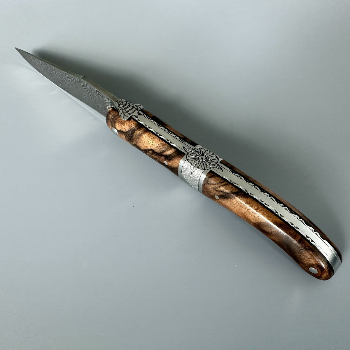 Laguiole en Aubrac Belle Pièce Knife, Walnut Burl & Damascus