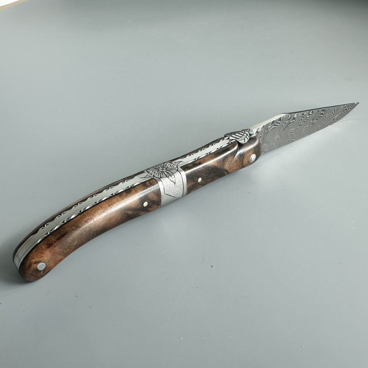 Laguiole en Aubrac Belle Pièce Knife, Walnut Burl & Damascus