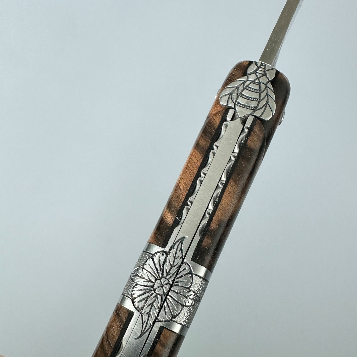 Laguiole en Aubrac Belle Pièce Knife, Walnut Burl & Damascus