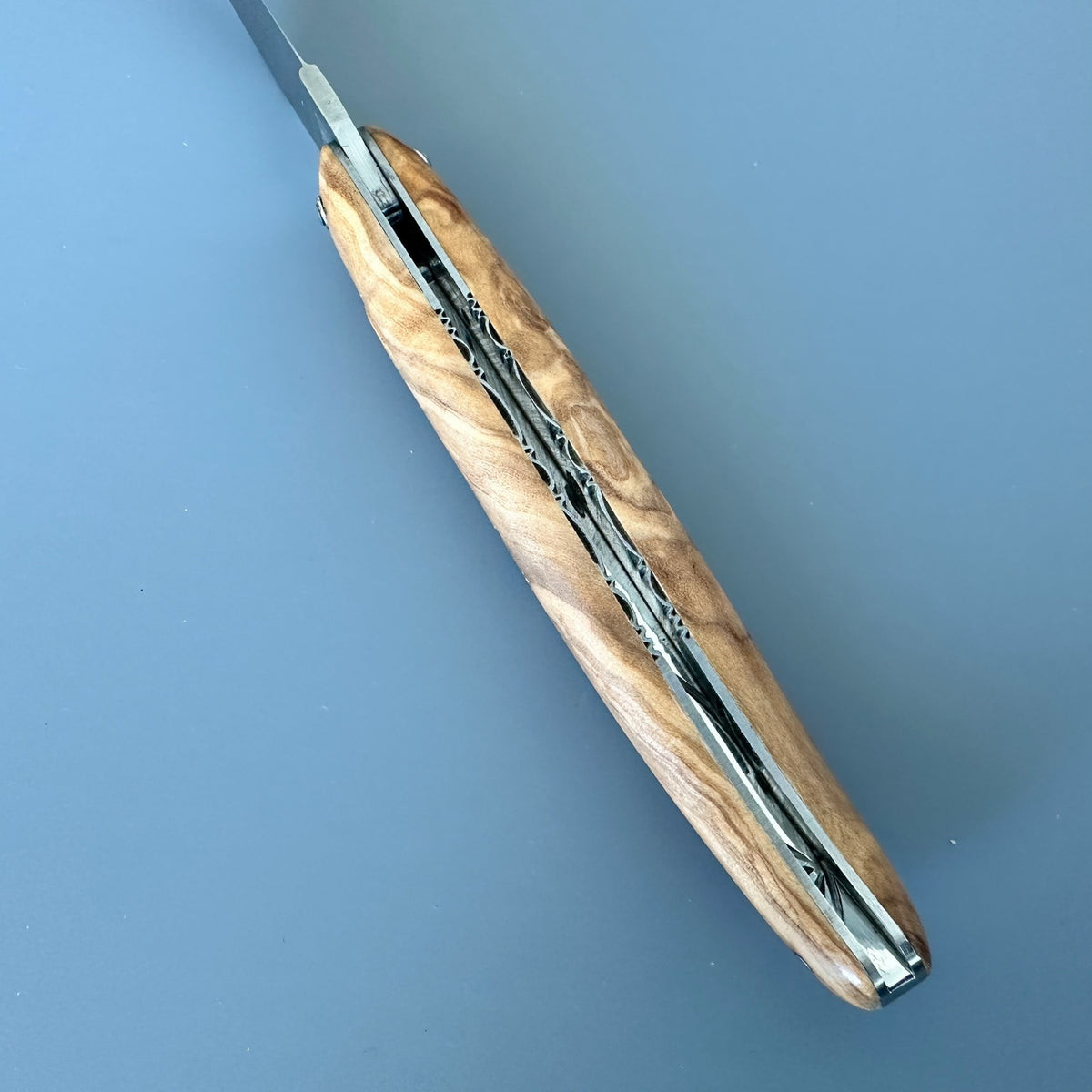 Laguiole en Aubrac Cuchillo multiusos de lujo doble chapado hecho a mano cepillado con mango de ébano real, 4.75 pulgadas