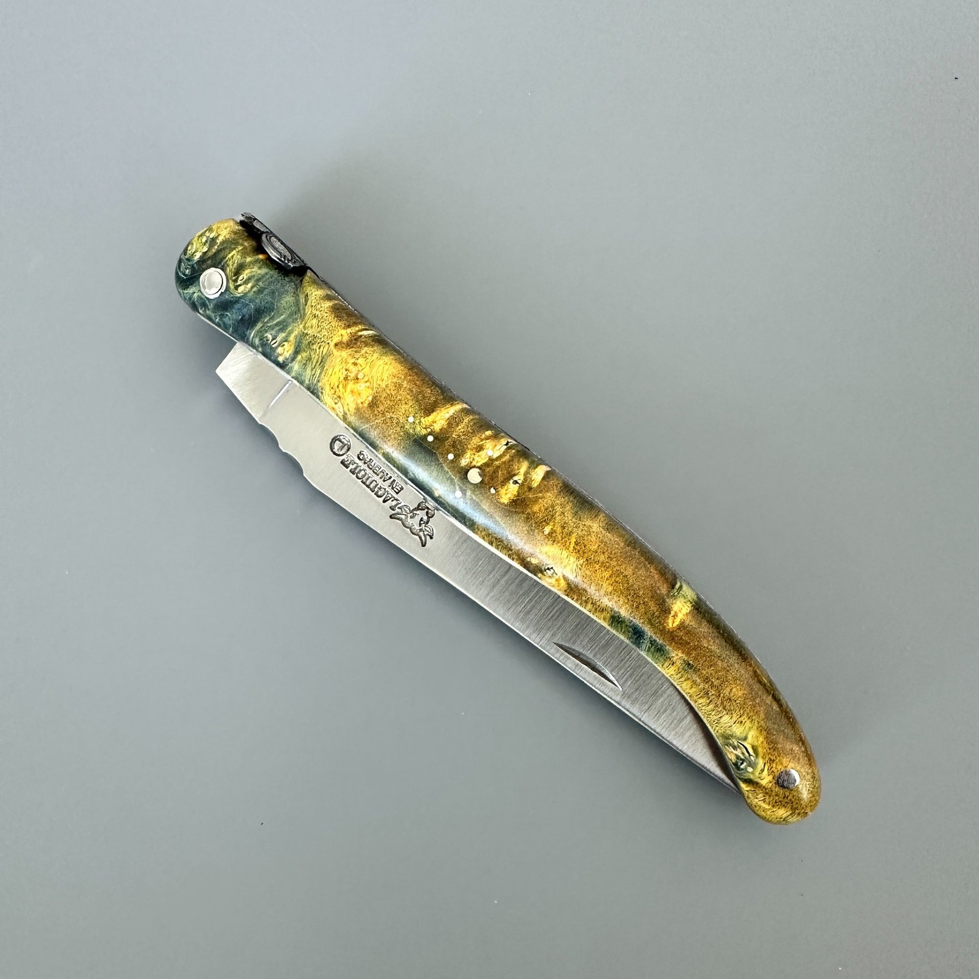Closed side view of a Laguiole en Aubrac Belle folding knife with elder burl handle