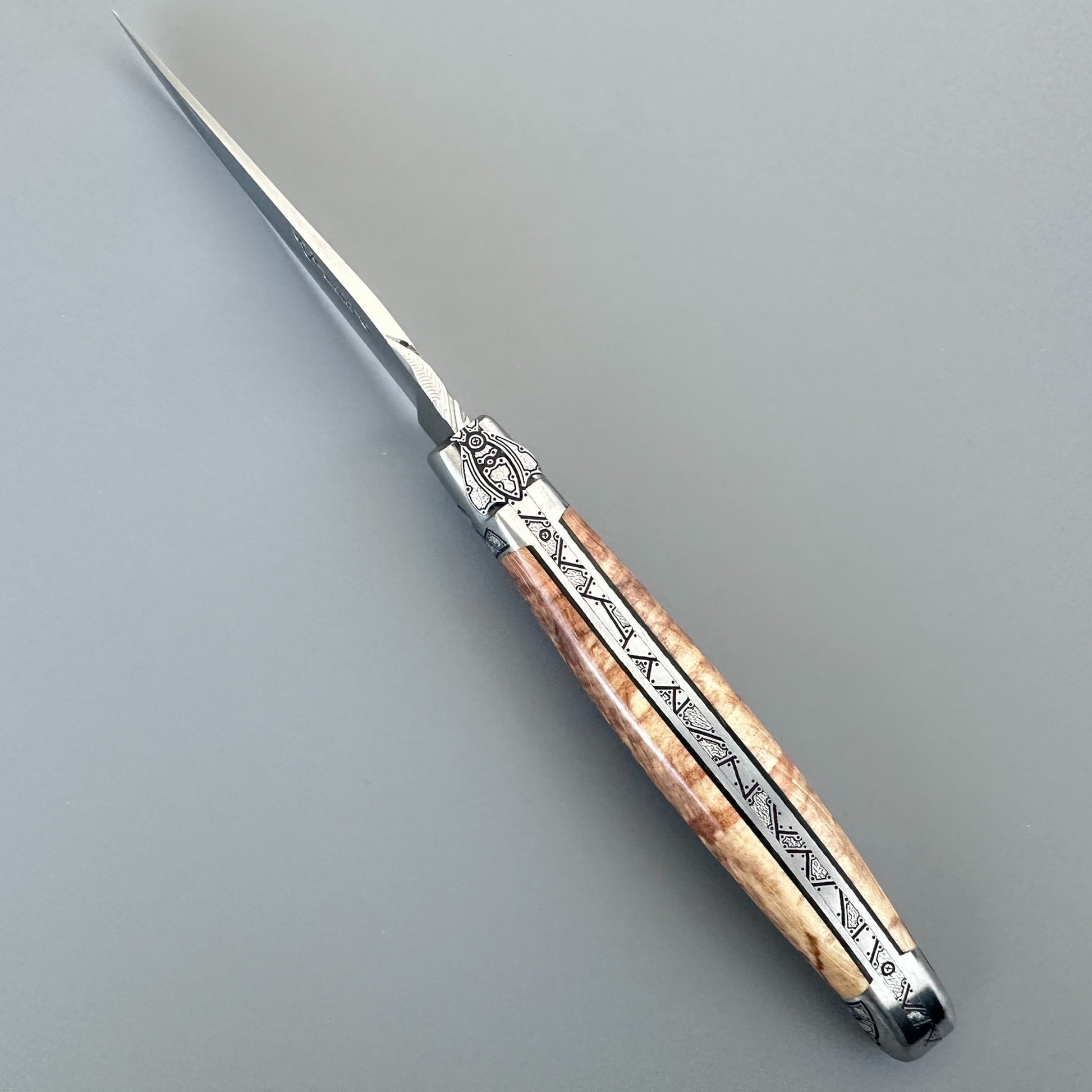 Fully open Laguiole en Aubrac Belle knife with Aubrac wood handle, black inlay and special bee