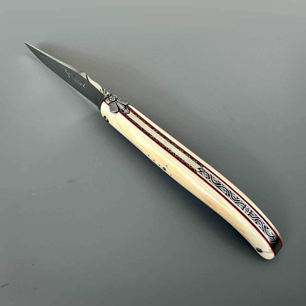 Laguiole en Aubrac Belle Pièce — Mammoth Ivory Crust Knife, Flower Bee