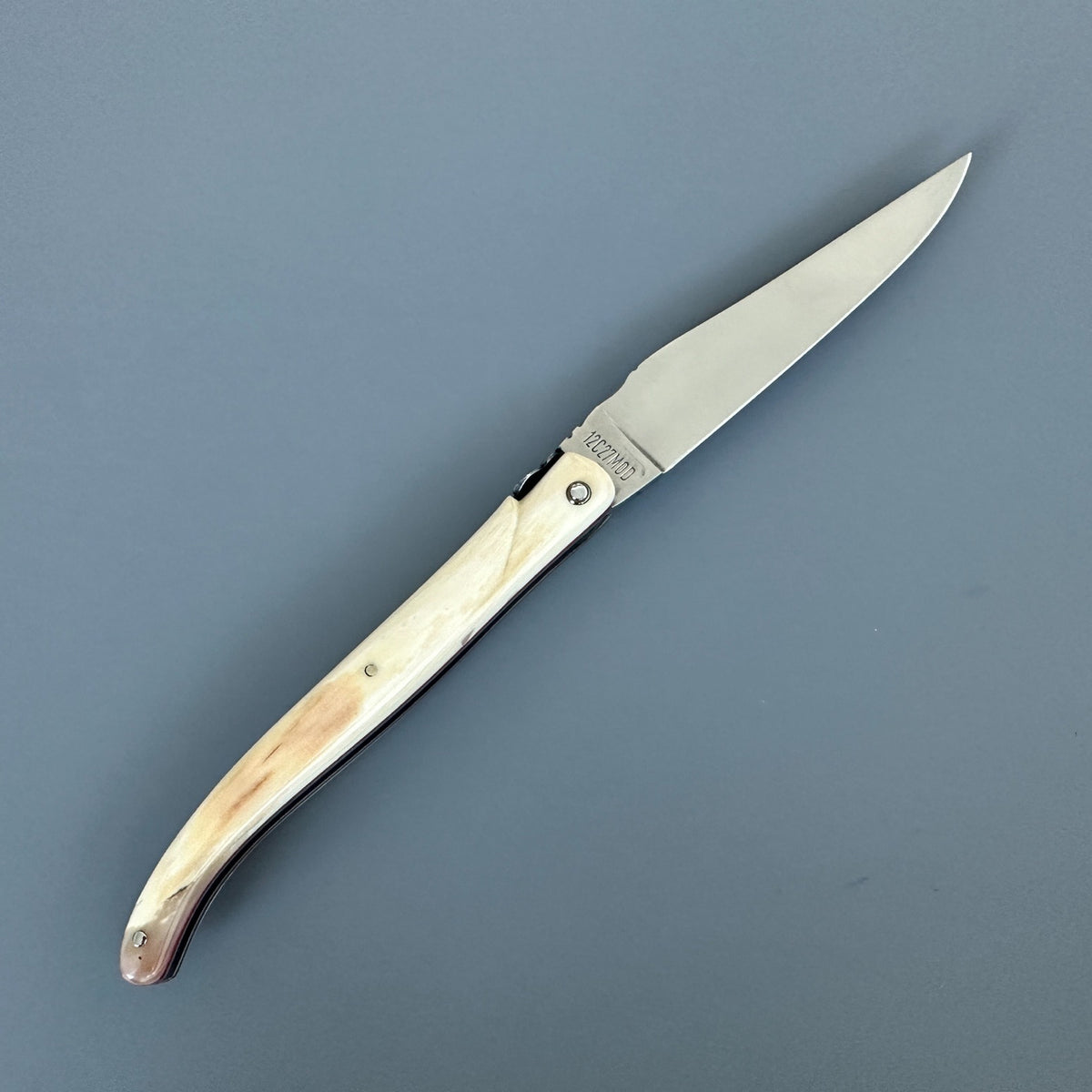 Laguiole en Aubrac Belle Pièce — Mammoth Ivory Crust Knife, Flower Bee