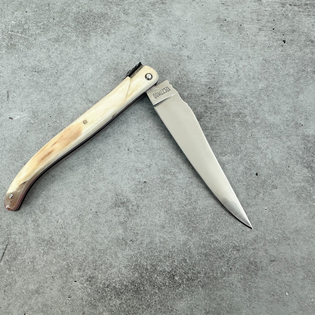 Laguiole en Aubrac Belle Pièce — Mammoth Ivory Crust Knife, Flower Bee