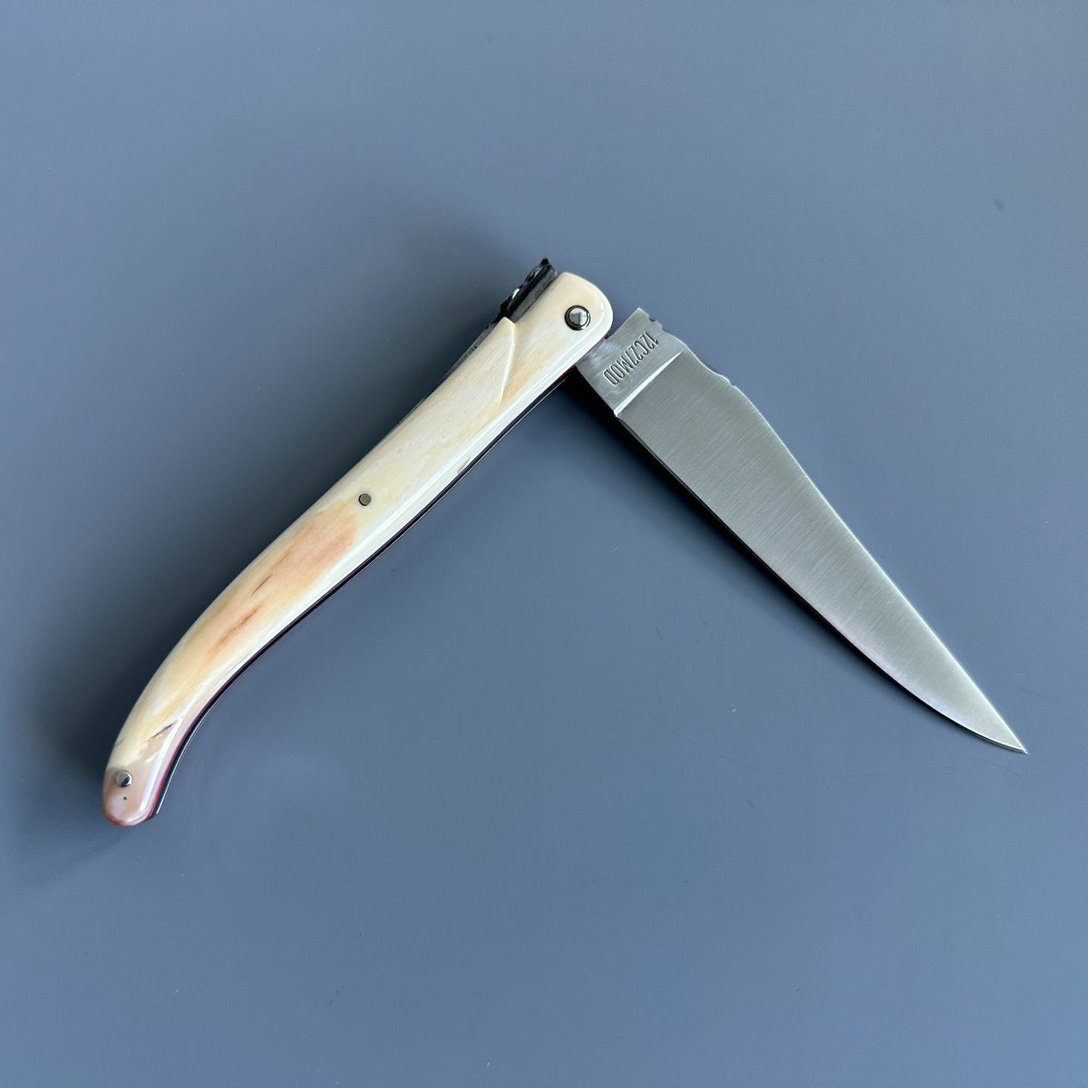 Laguiole en Aubrac Belle Pièce — Mammoth Ivory Crust Knife, Flower Bee