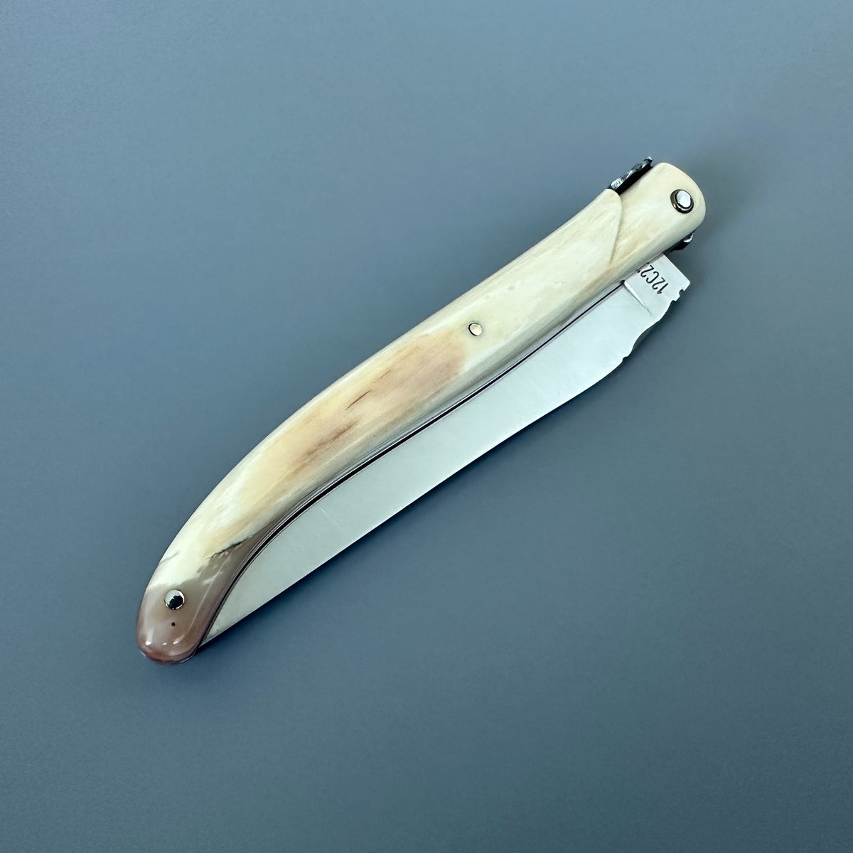 Laguiole en Aubrac Belle Pièce — Mammoth Ivory Crust Knife, Flower Bee