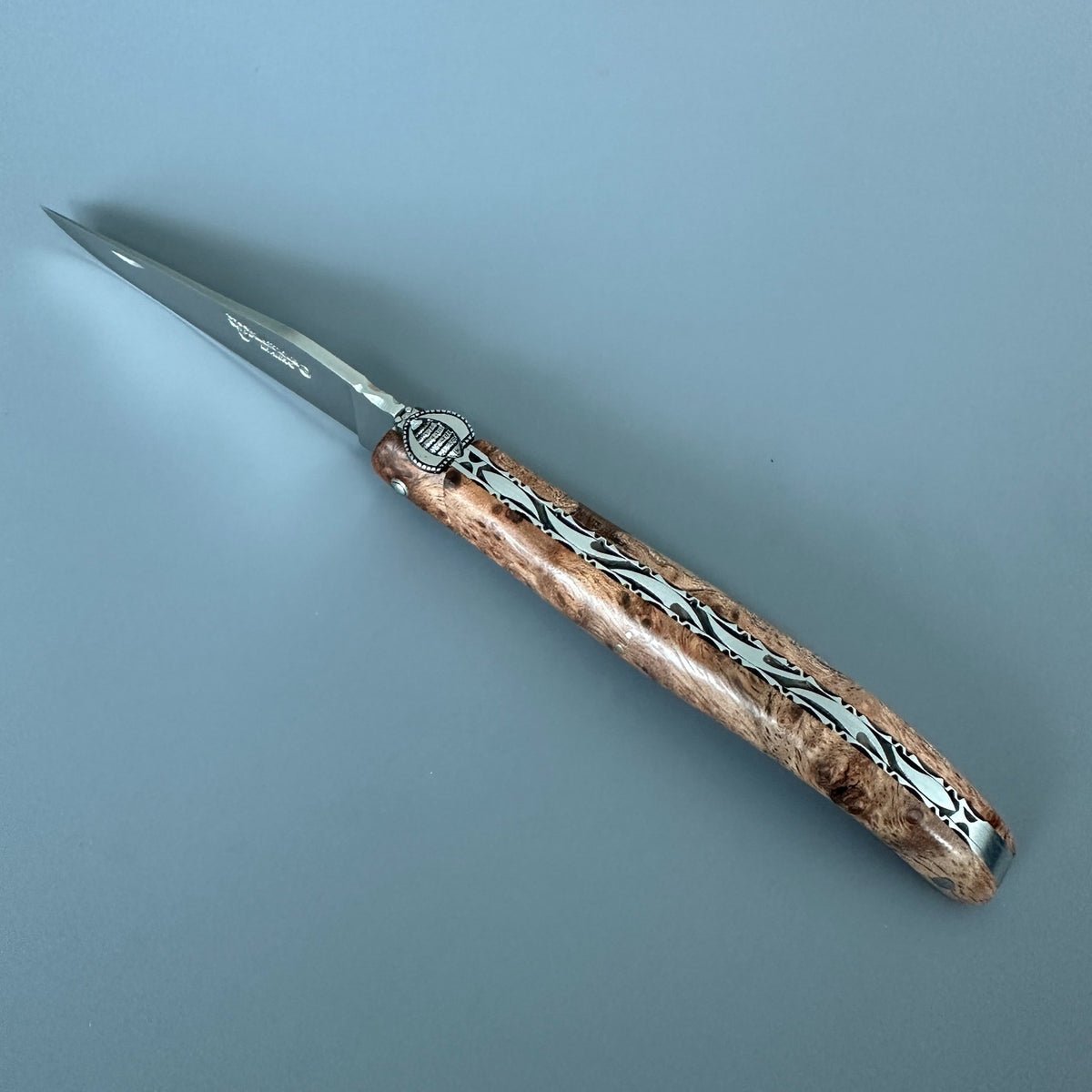 Laguiole en Aubrac pocket knife with  decorative handle made of layered brown Albizia wood tones
