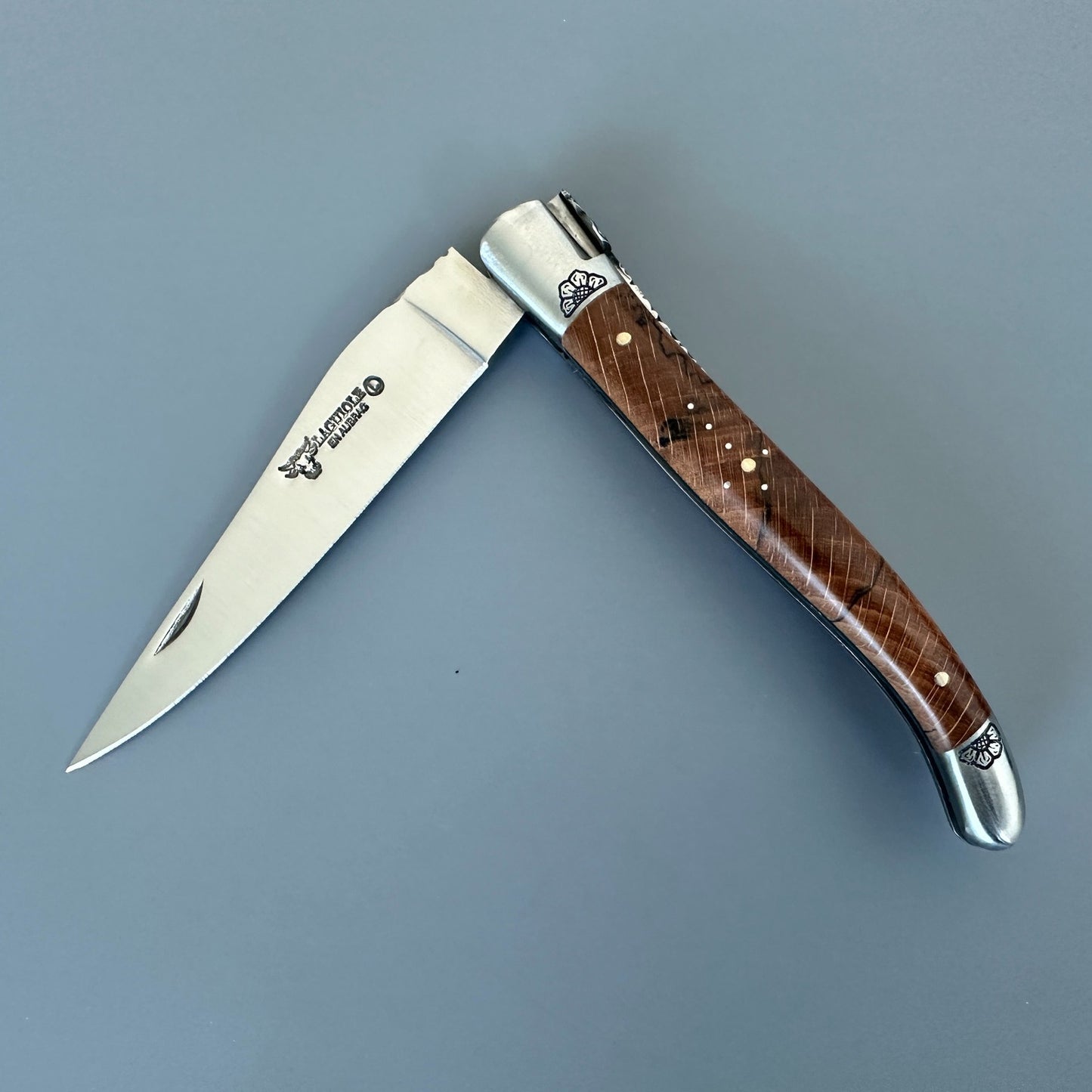 Laguiole en Aubrac Belle Pièce — Unique Aubrac Wood Knife with Hand-Cut Guilloché
