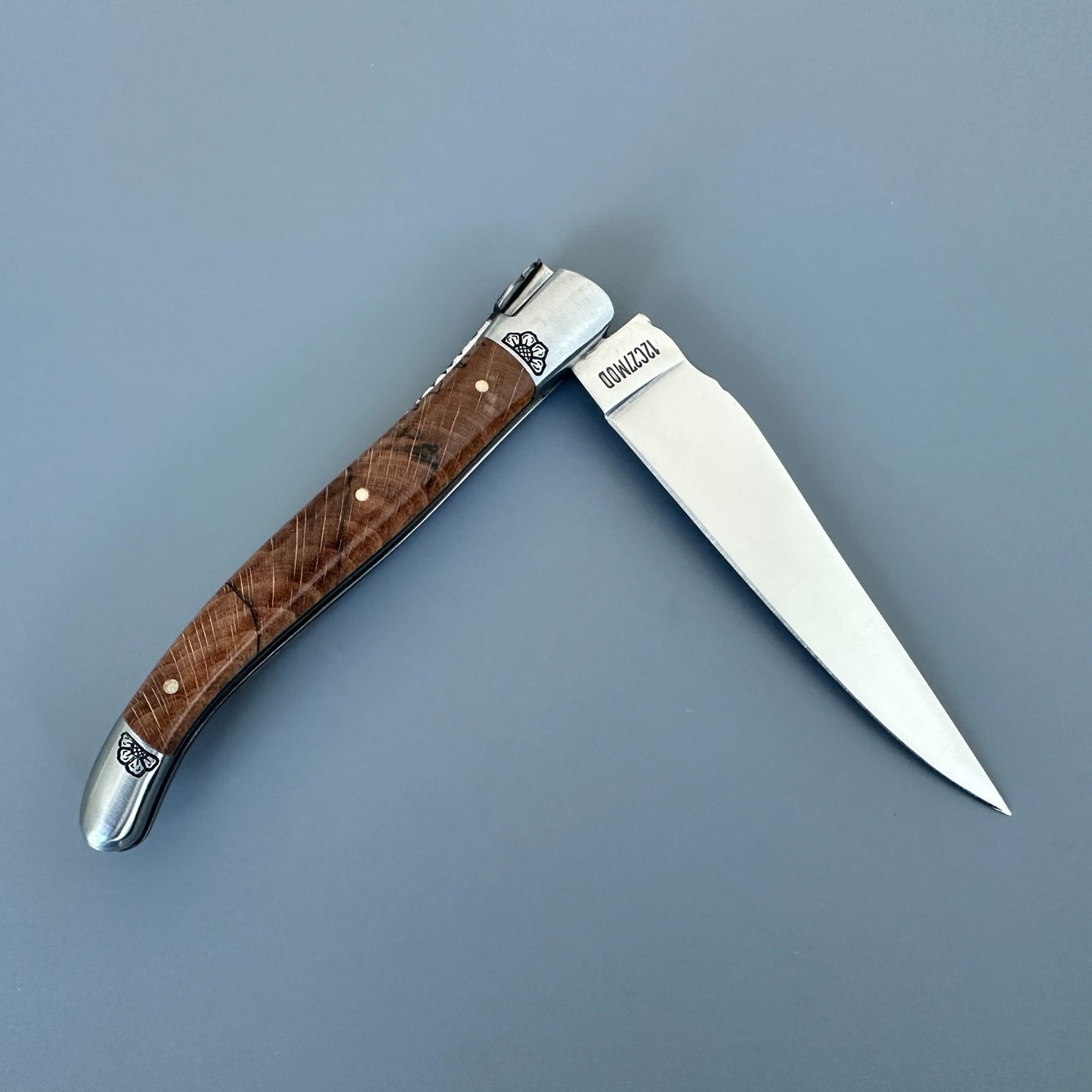 Laguiole en Aubrac Belle Pièce — Unique Aubrac Wood Knife with Hand-Cut Guilloché