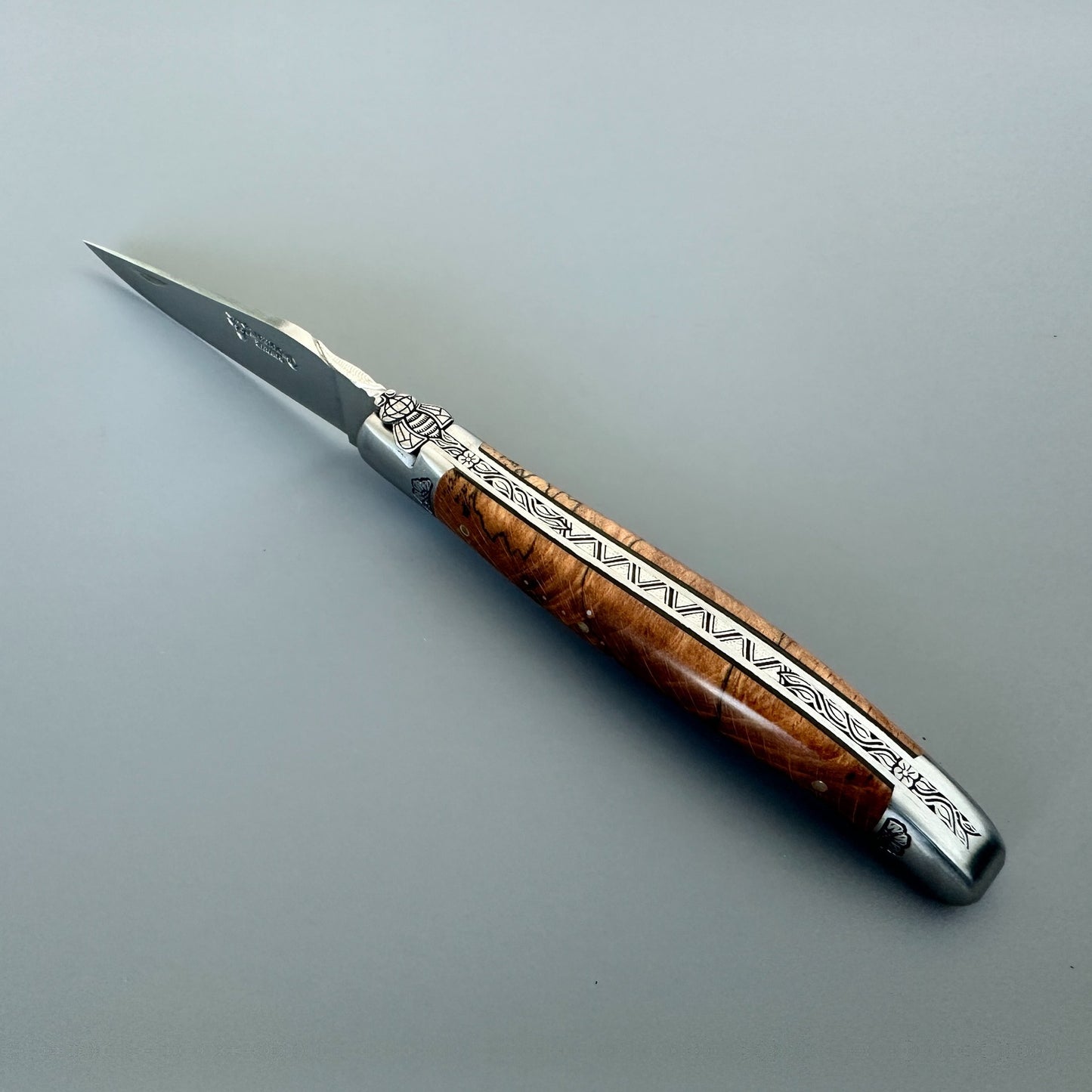 Laguiole en Aubrac Belle Pièce — Unique Aubrac Wood Knife with Hand-Cut Guilloché
