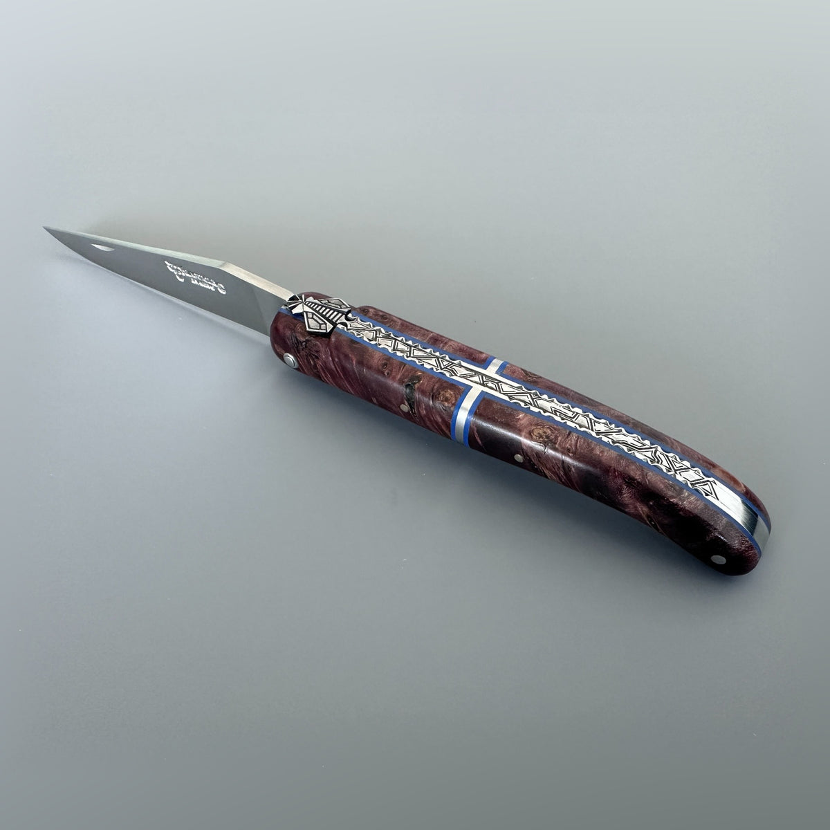 Laguiole en Aubrac Diagonal open Folding Knife with Central Bolster and Wine Poplar Burl