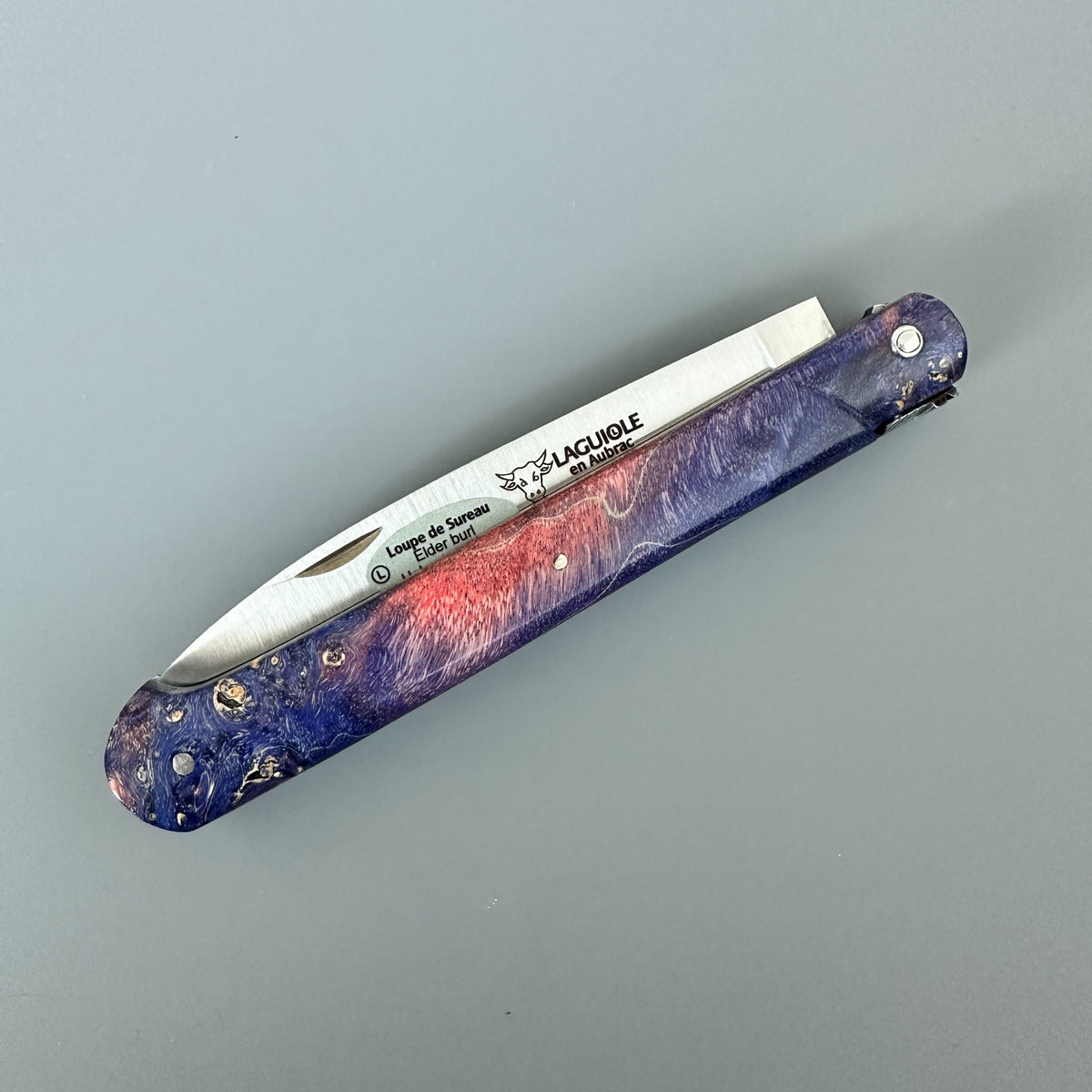 Laguiole en Aubrac Belle Pièce Droit — Stabilized Elder Burl Handle, Lockback Folding Knife