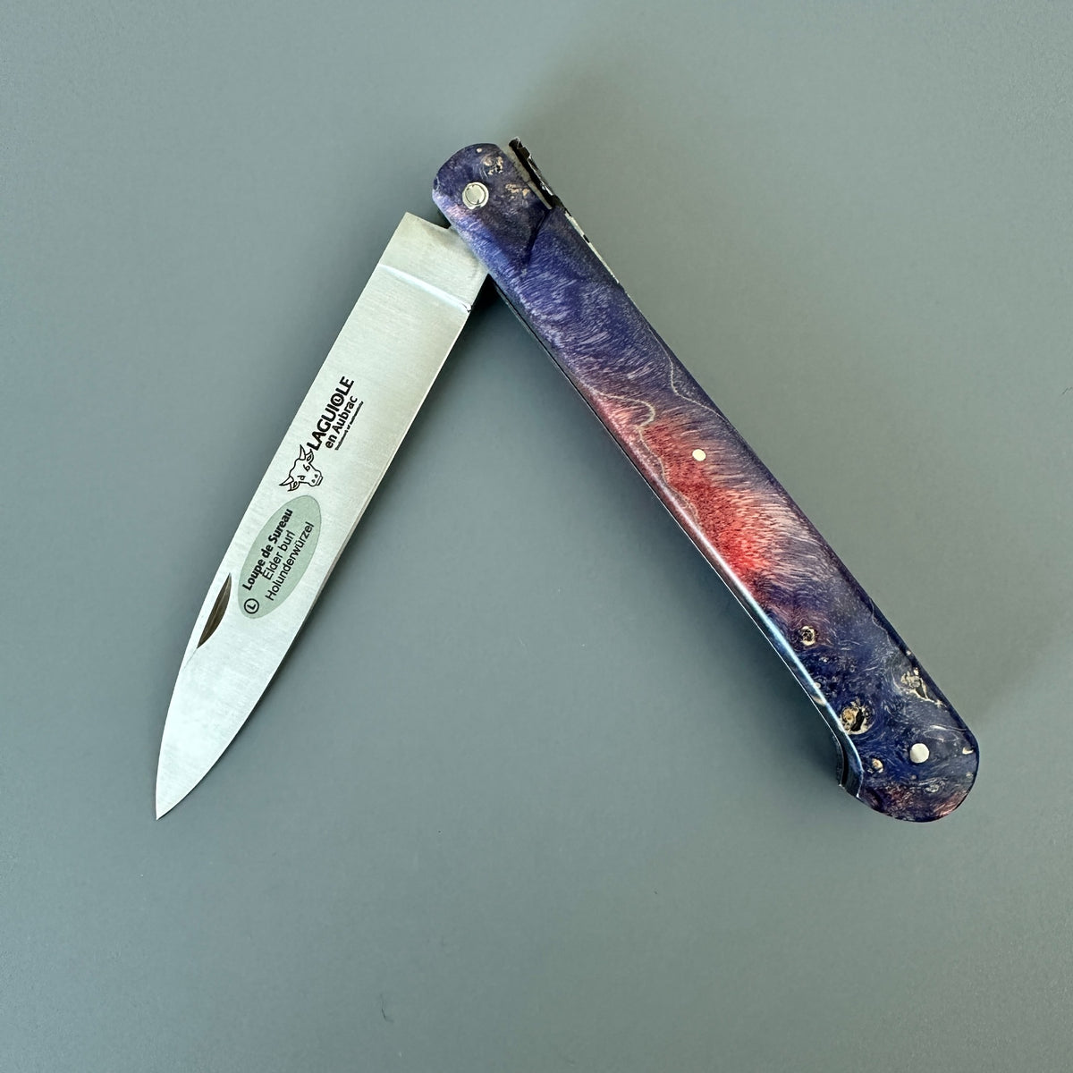 Laguiole en Aubrac Belle Pièce Droit — Stabilized Elder Burl Handle, Lockback Folding Knife