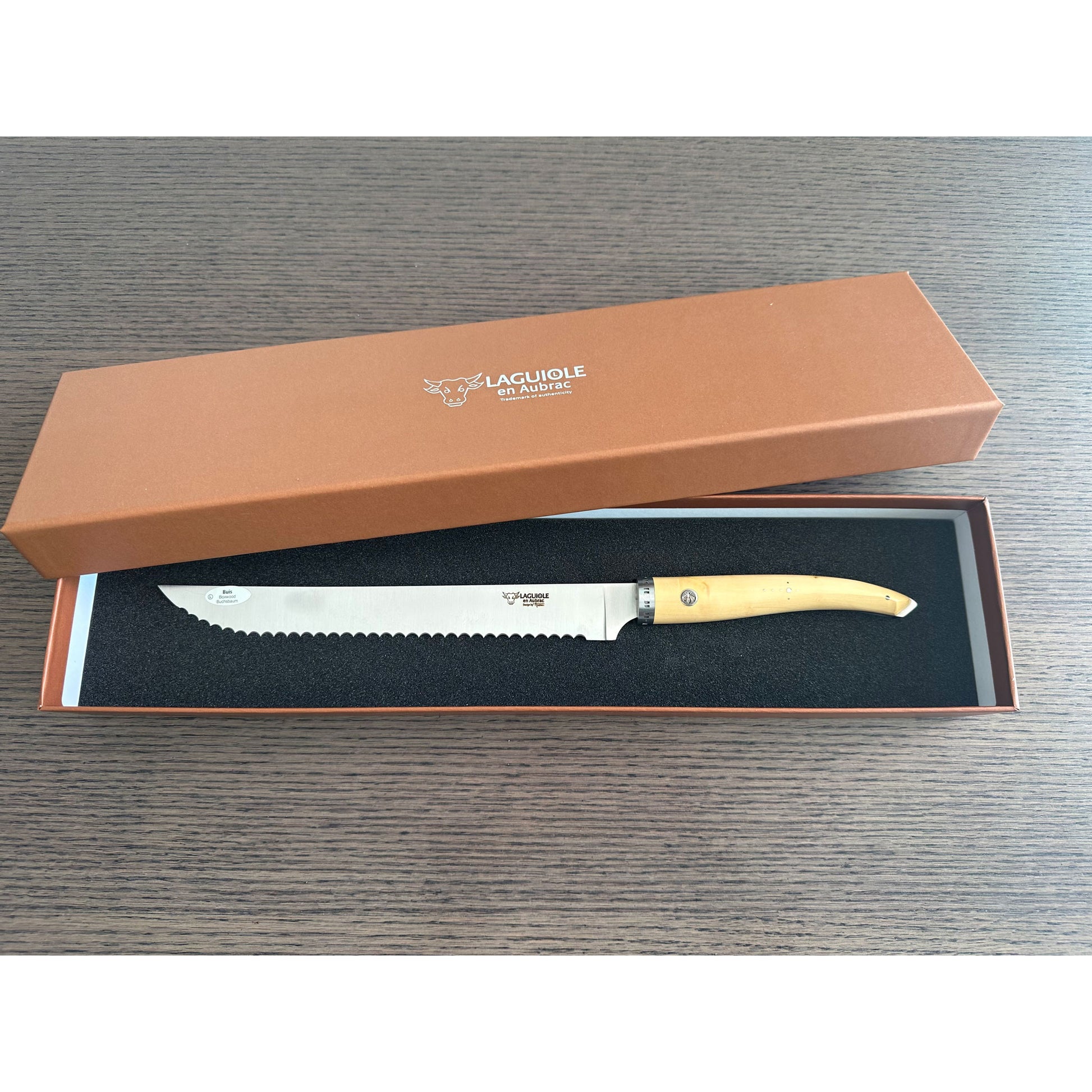 Laguiole en Aubrac Handcrafted Bread Knife, Boxwood Handle, 9-in - LaguioleEnAubracShop