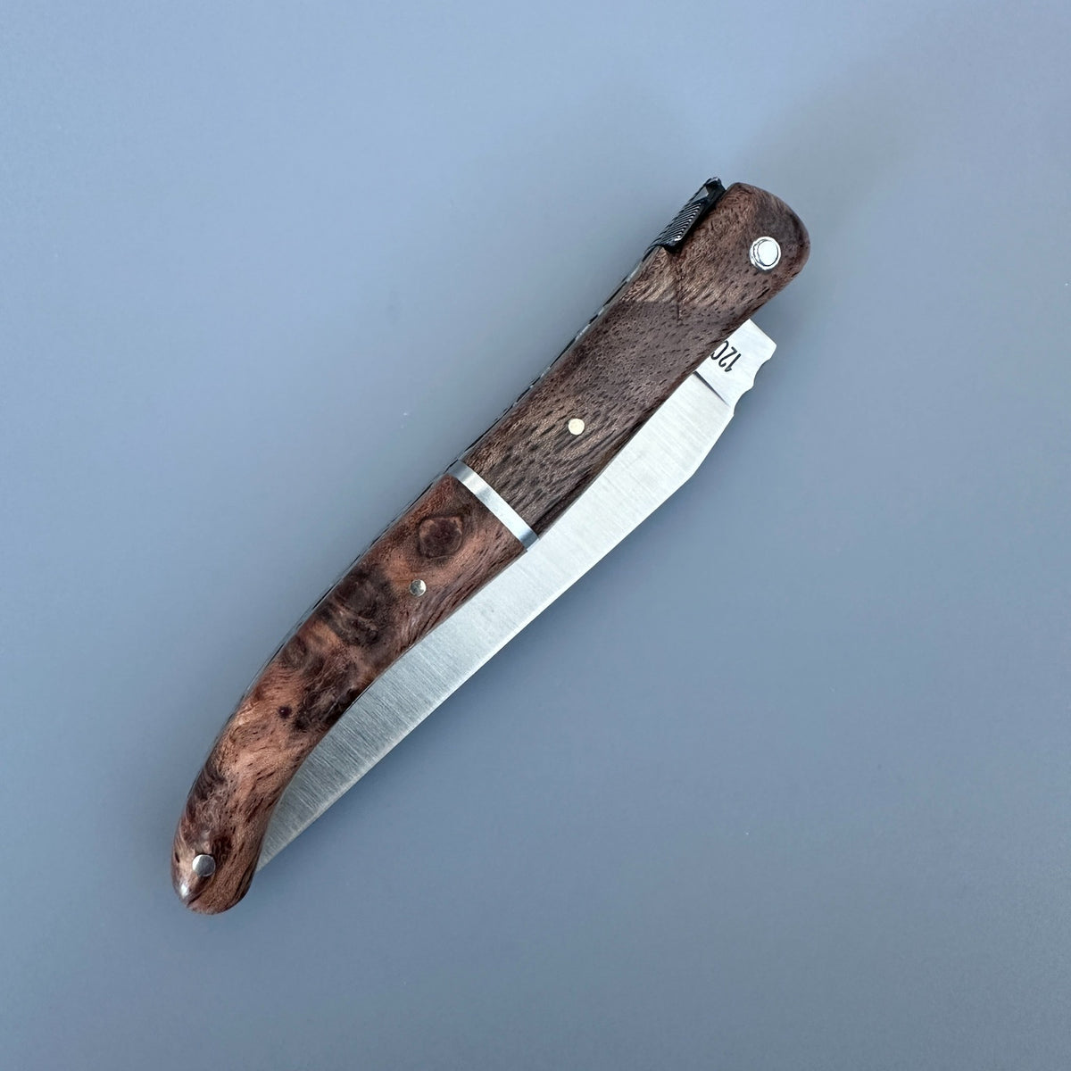 Laguiole en Aubrac Belle Pièce – Pierced Central Bolster, Albizia Burl