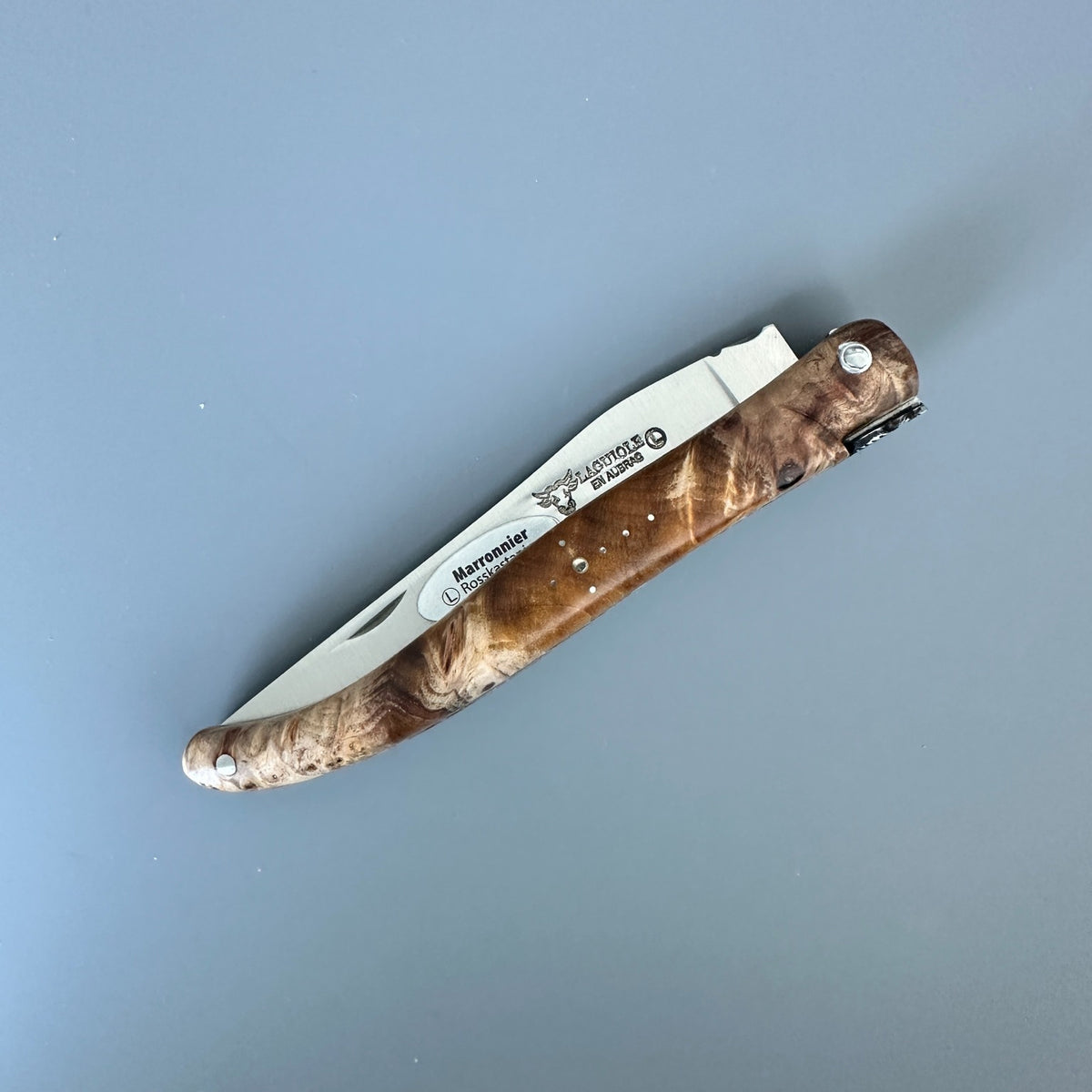 Laguiole Belle Piece Chestnut Wood closed position showing lateral side of the handle and blade