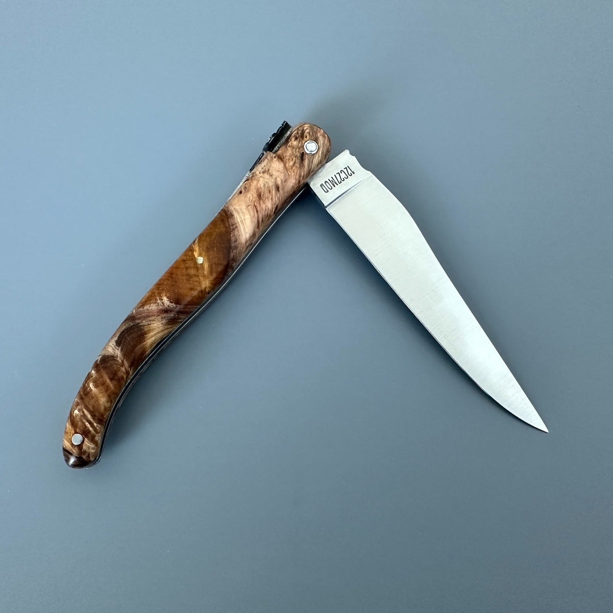 Laguiole Belle Piece Chestnut Wood – Reverse view, partially opened