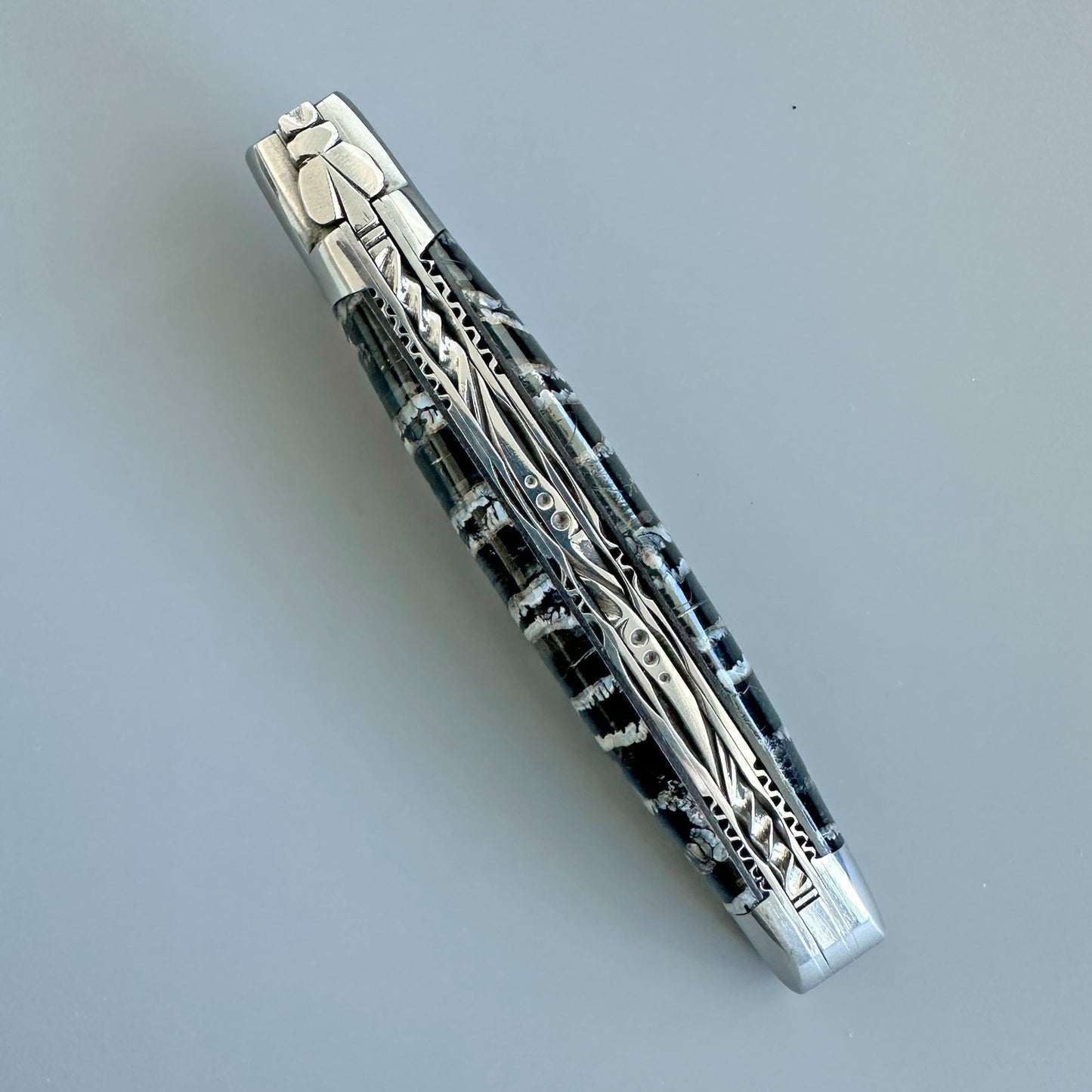 มีดเอนกประสงค์ Laguiole en Aubrac Handcrafted Double Plated พร้อมด้ามจับ Blue Mollar, 4.75 นิ้ว