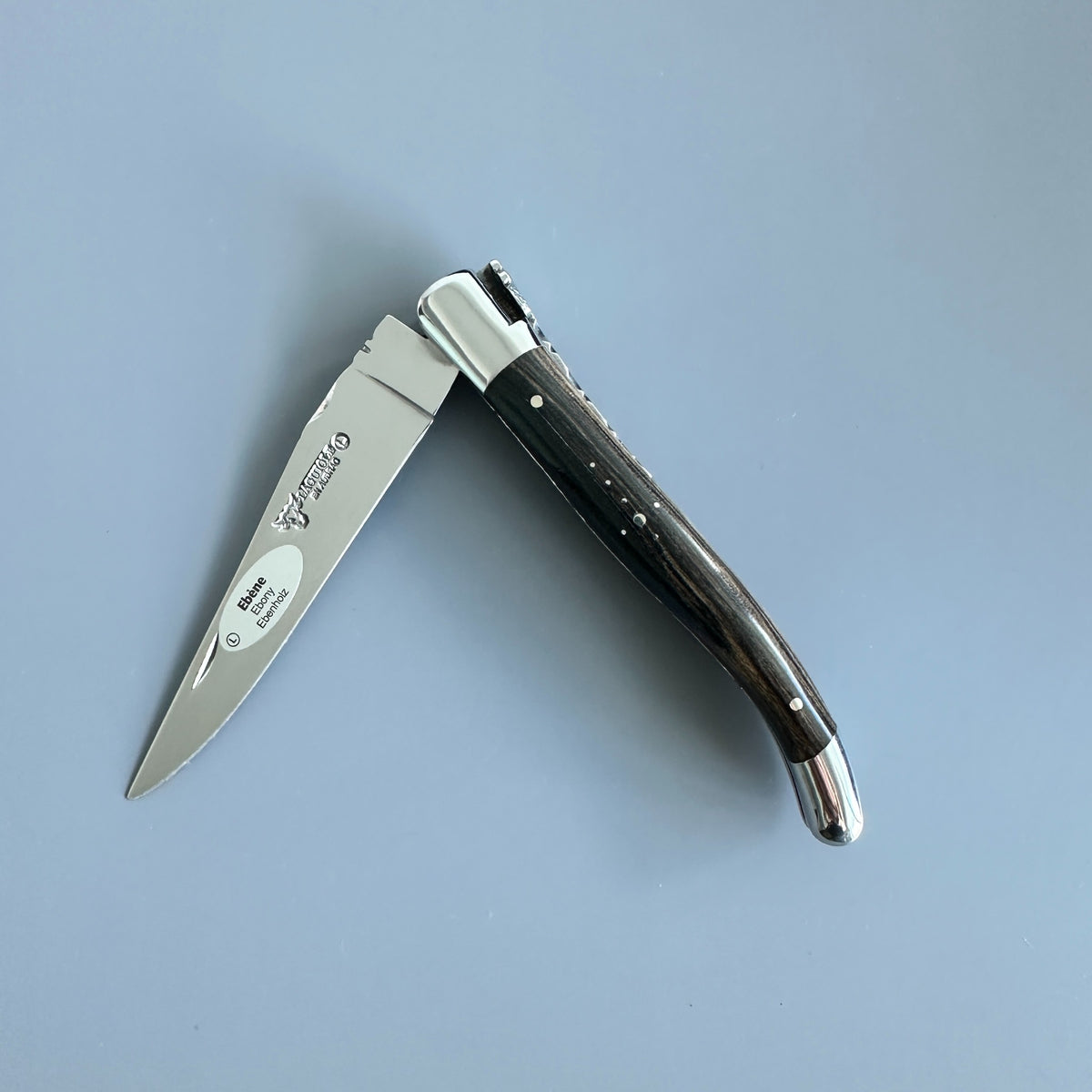 laguiole-en-aubrac-double-plated-royal-ebony-partly-open