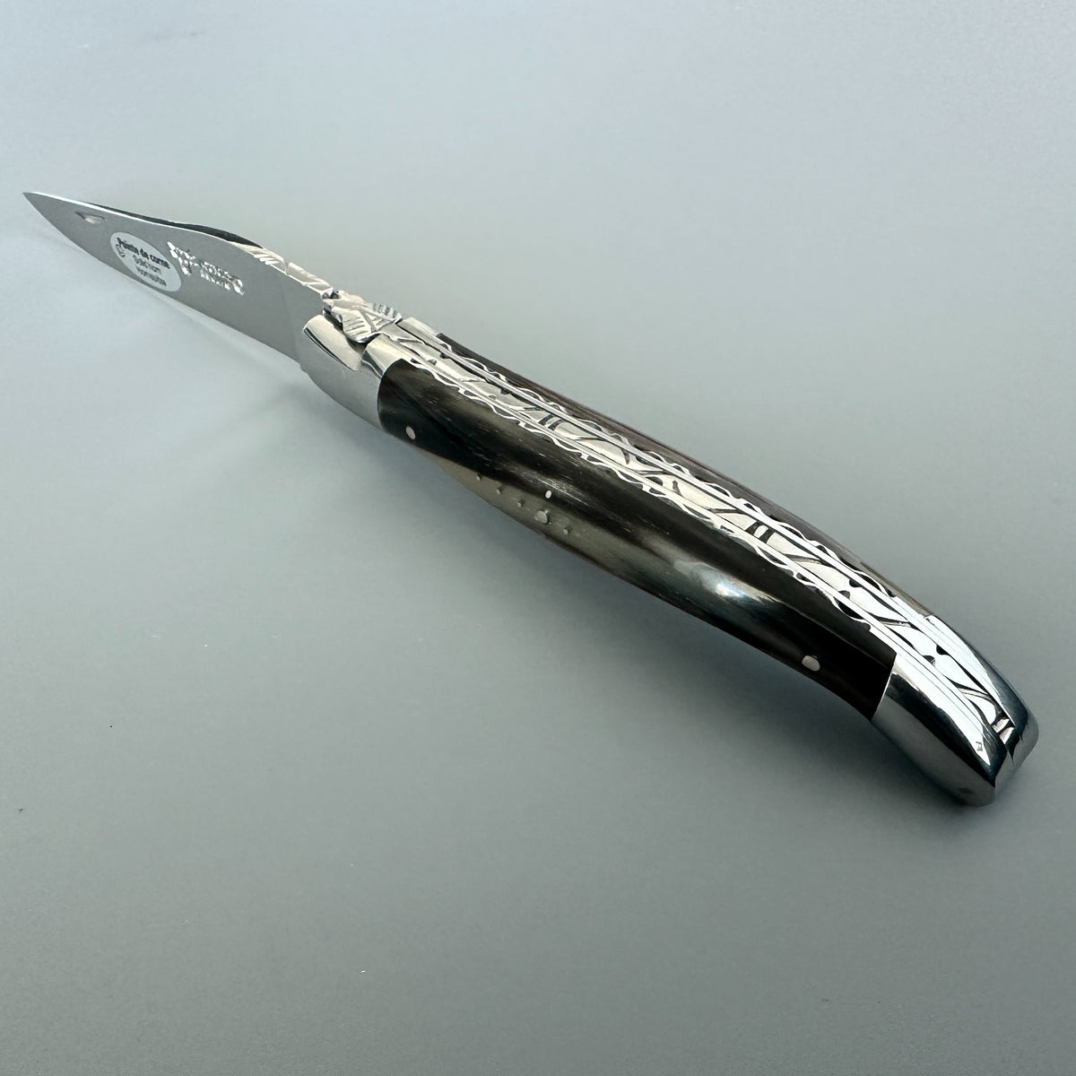 Laguiole en Aubrac Double-Plated Folding Knife — Solid Horn Handle, Smoky Charcoal Grain