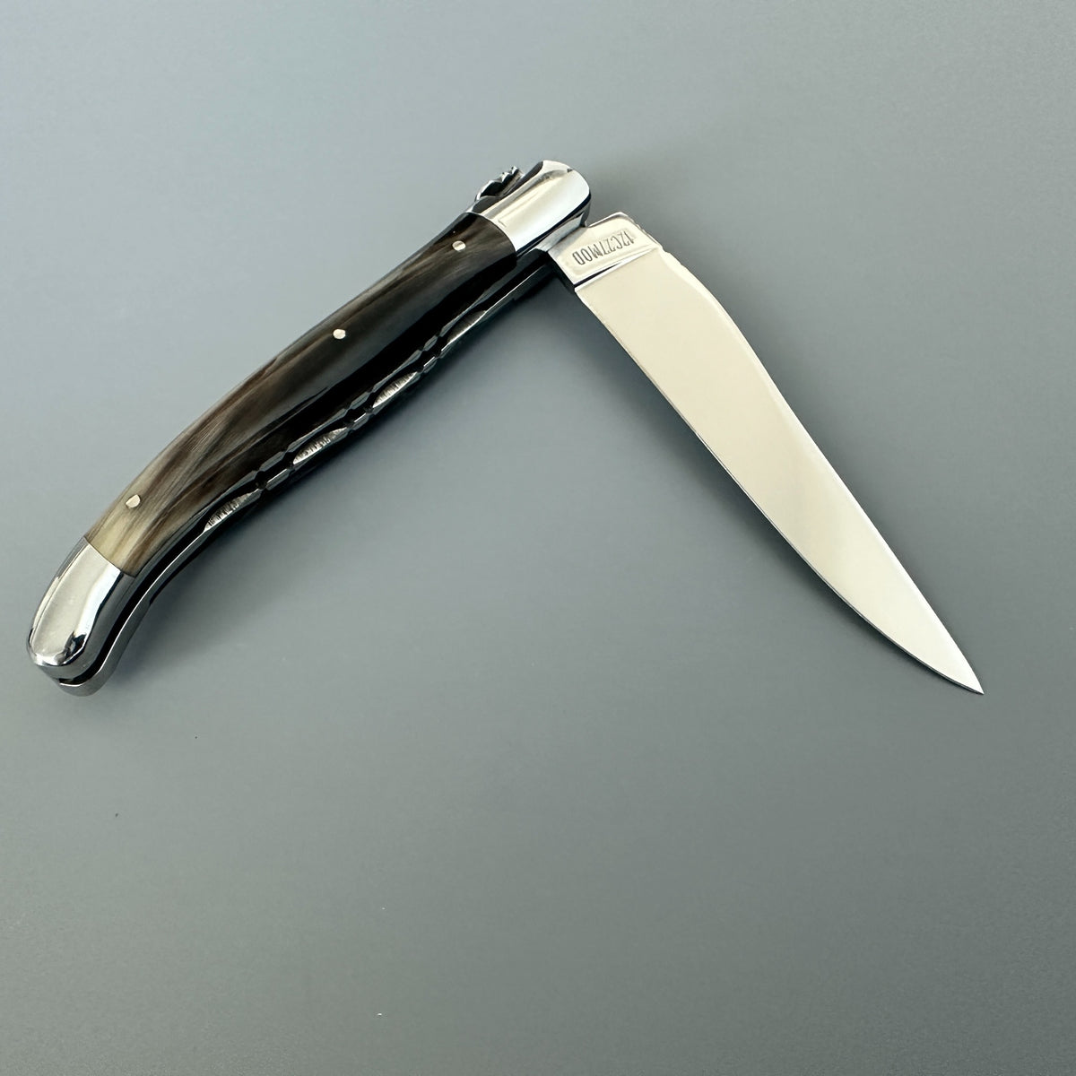 Laguiole en Aubrac Double-Plated Folding Knife — Solid Horn Handle, Smoky Charcoal Grain