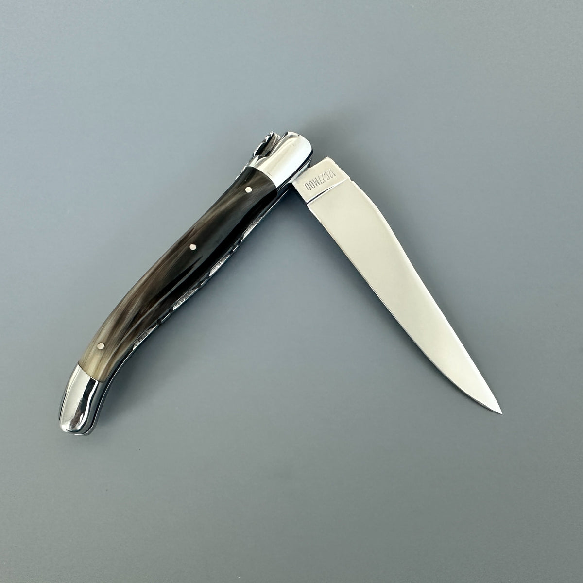Laguiole en Aubrac Double-Plated Folding Knife — Solid Horn Handle, Smoky Charcoal Grain