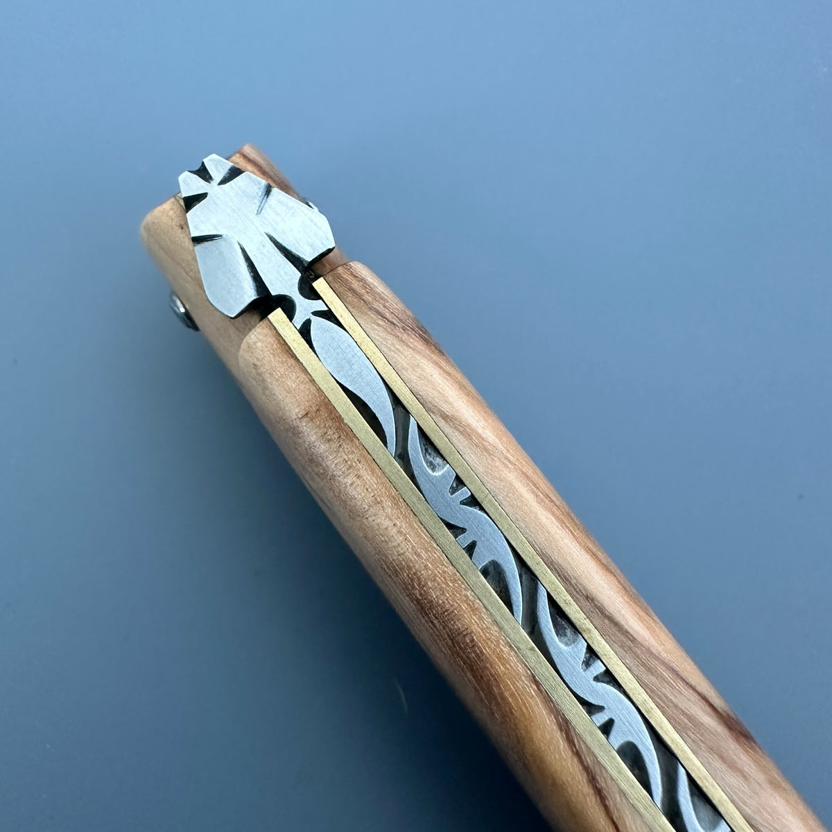 Laguiole en Aubrac Droit Folding Knife – Olivewood Handle with Brass Bolsters
