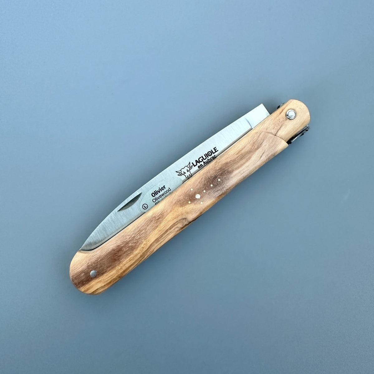 Laguiole en Aubrac Droit Folding Knife – Olivewood Handle with Brass Bolsters
