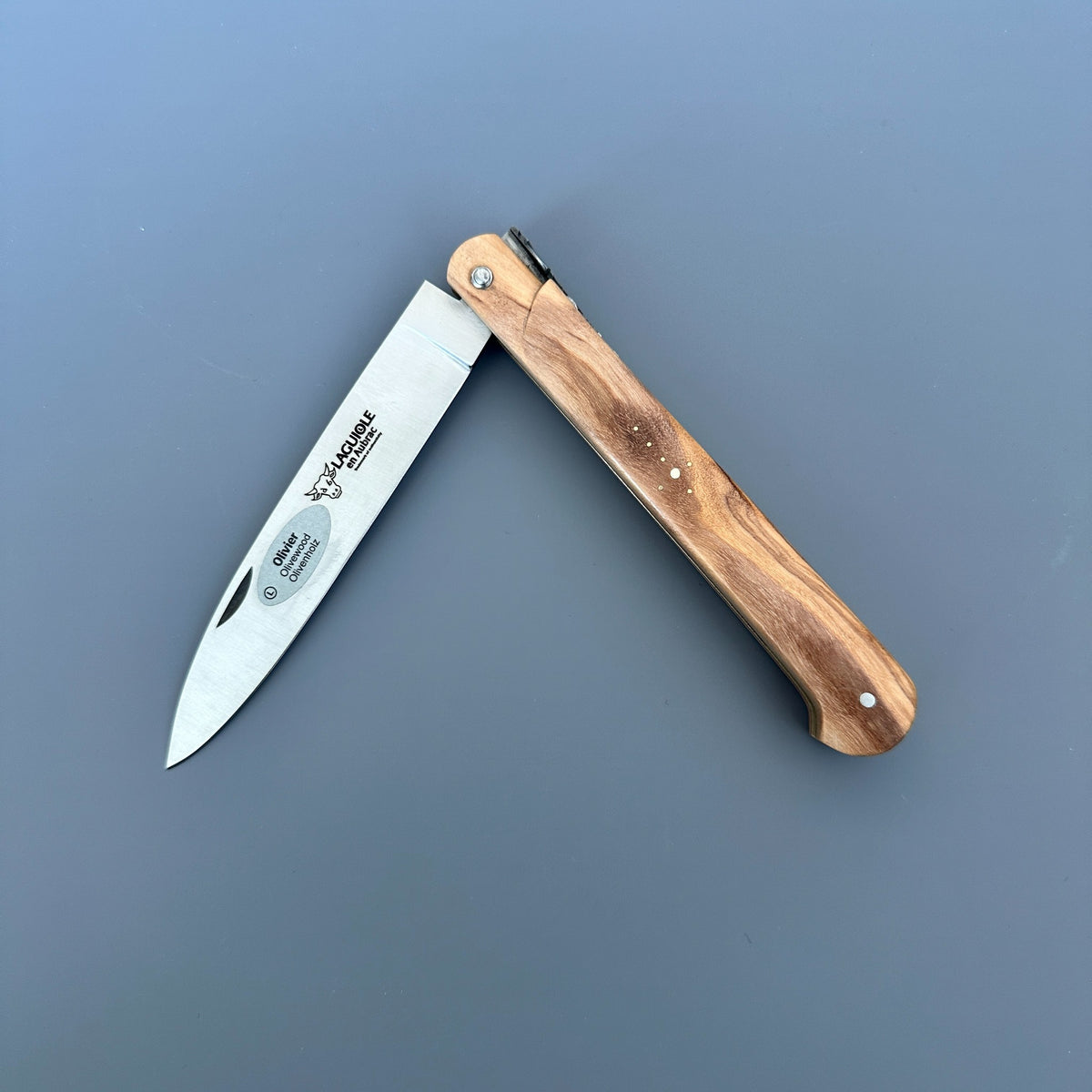 Laguiole en Aubrac Droit Folding Knife – Olivewood Handle with Brass Bolsters