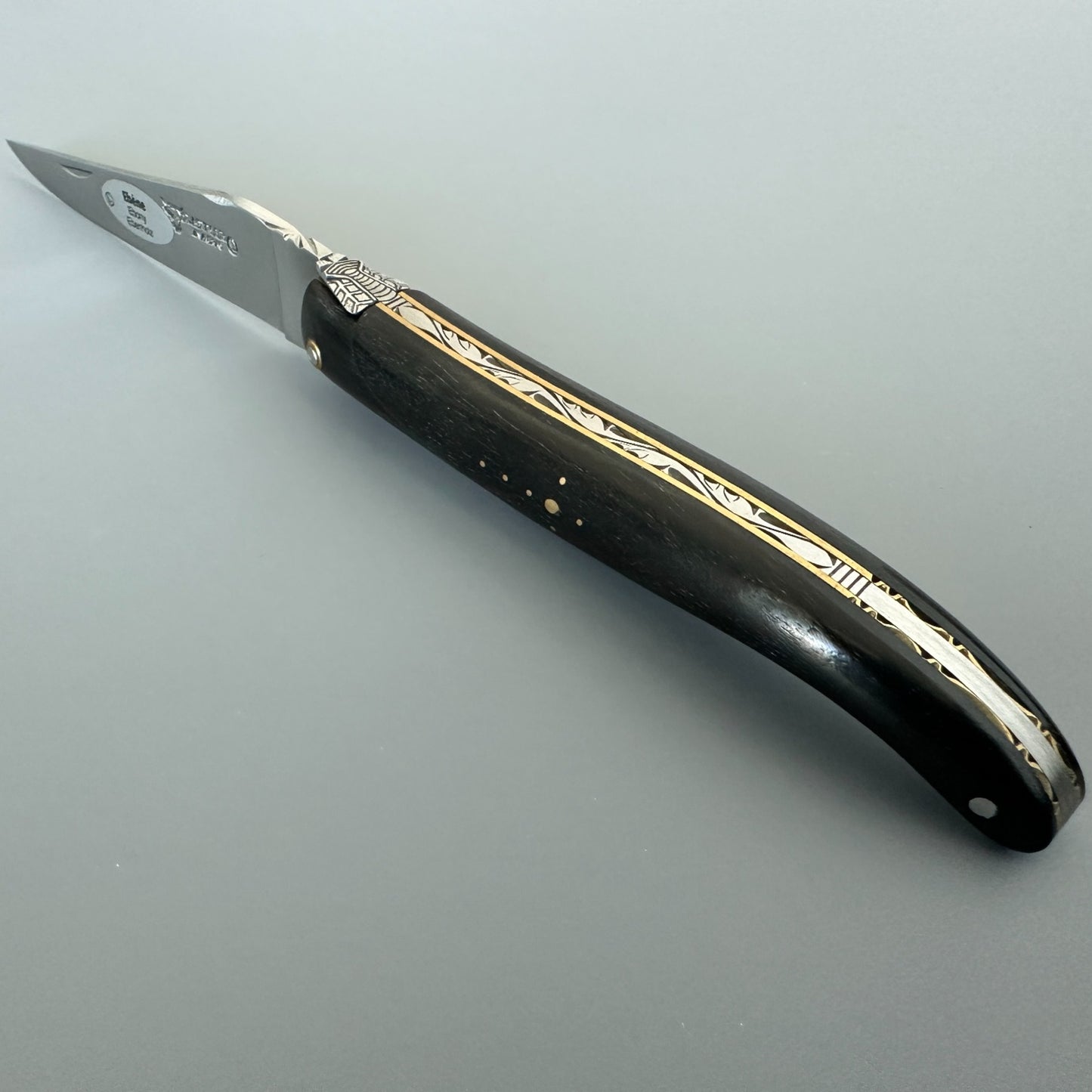 Laguiole Belle Pièce Folding Knife – Dual-Texture Bee, Ebony