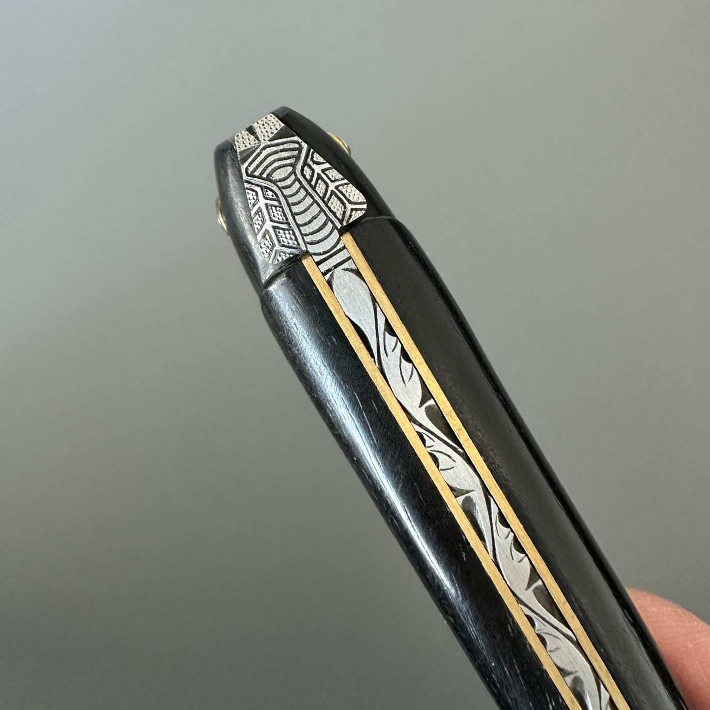 Laguiole Belle Pièce Folding Knife – Dual-Texture Bee, Ebony