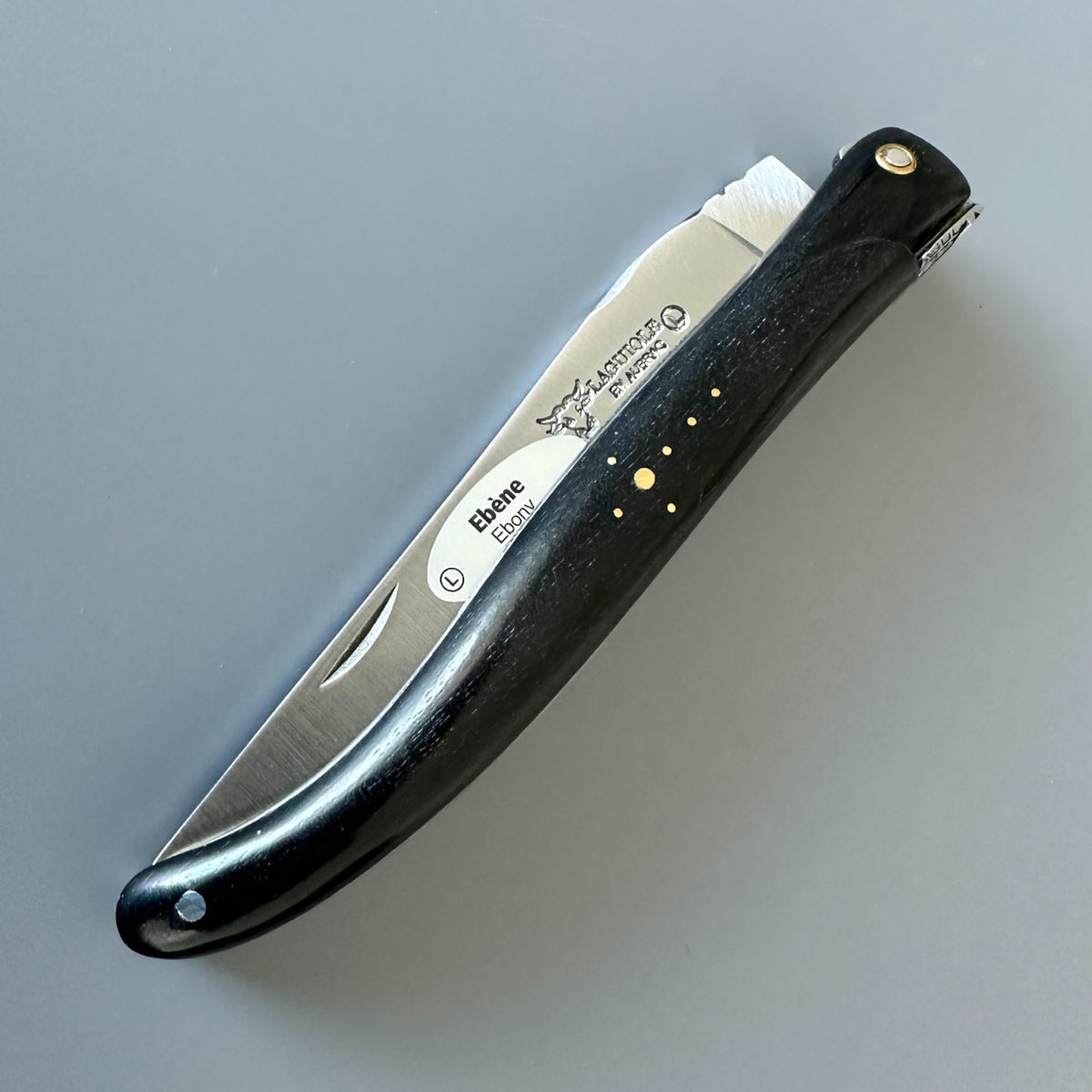 Laguiole en Aubrac Ebony & Brass Folding Knife – Closed View