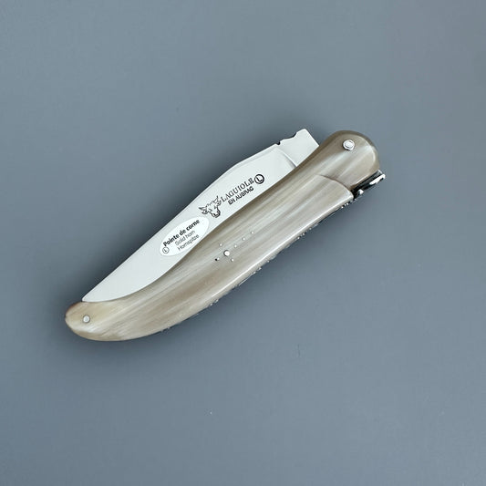 Laguiole en Aubrac Hunting Knife with Blonde Solid Horn in closed position